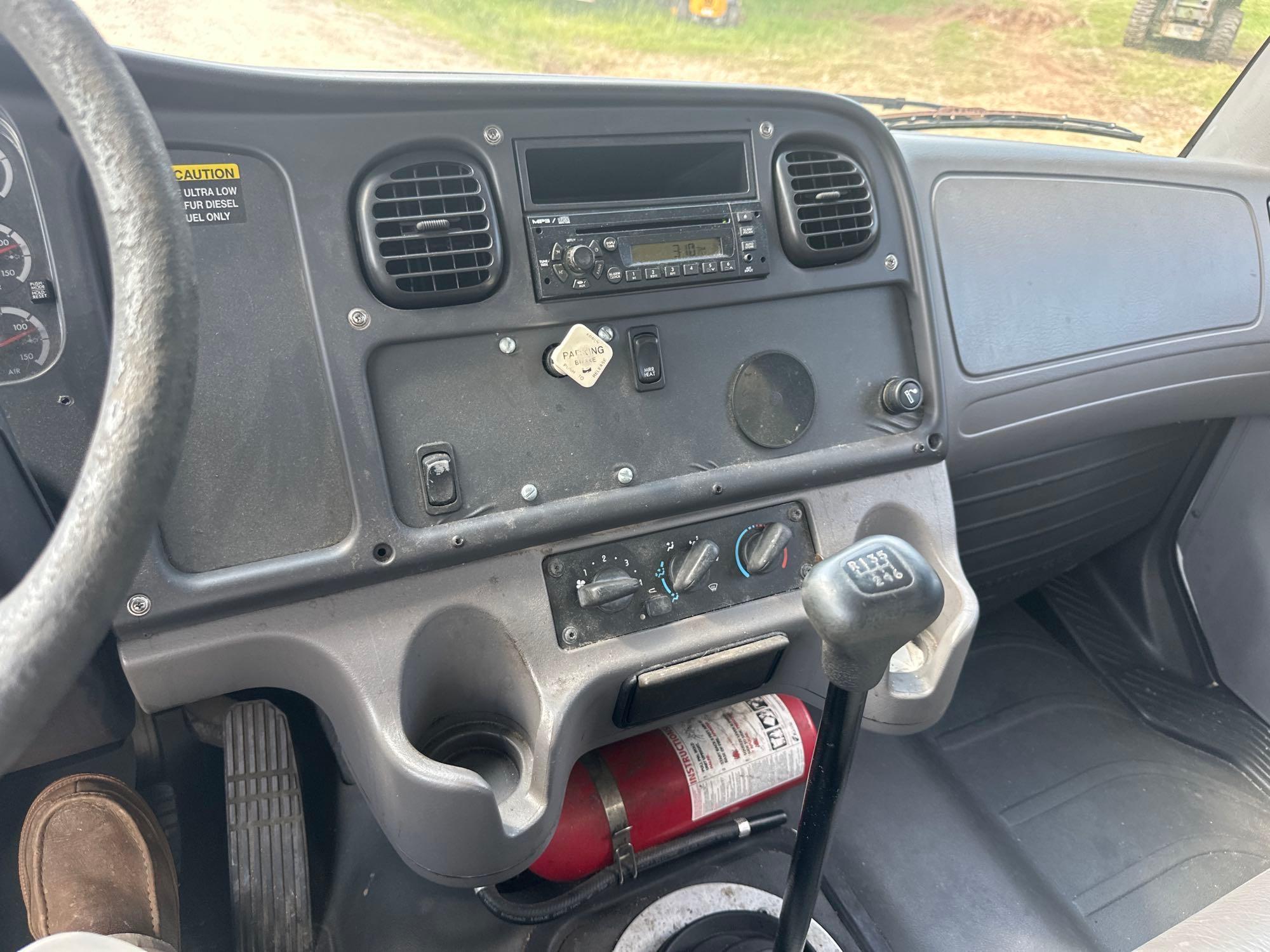 2010 Freightliner M2 106