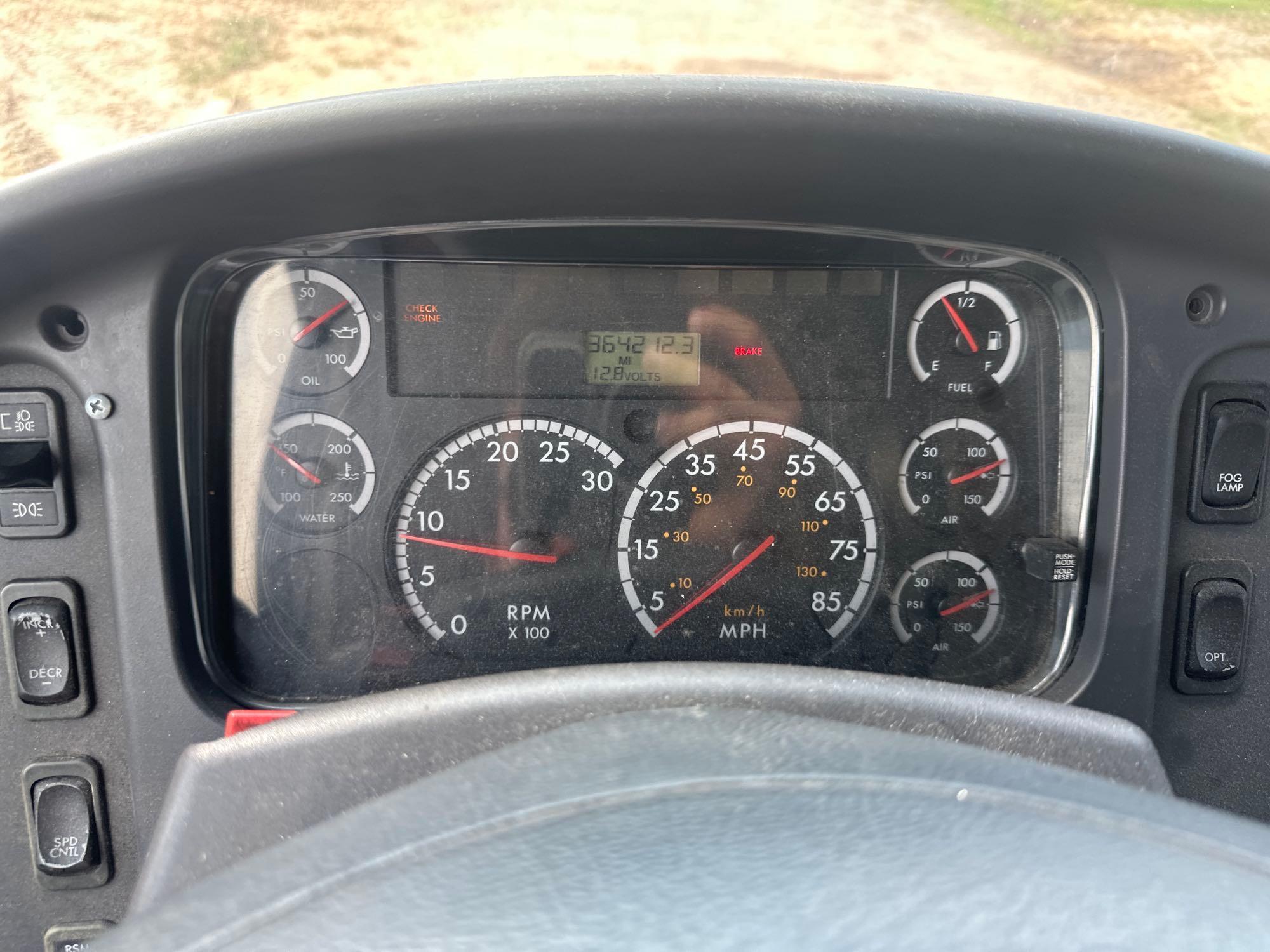 2010 Freightliner M2 106