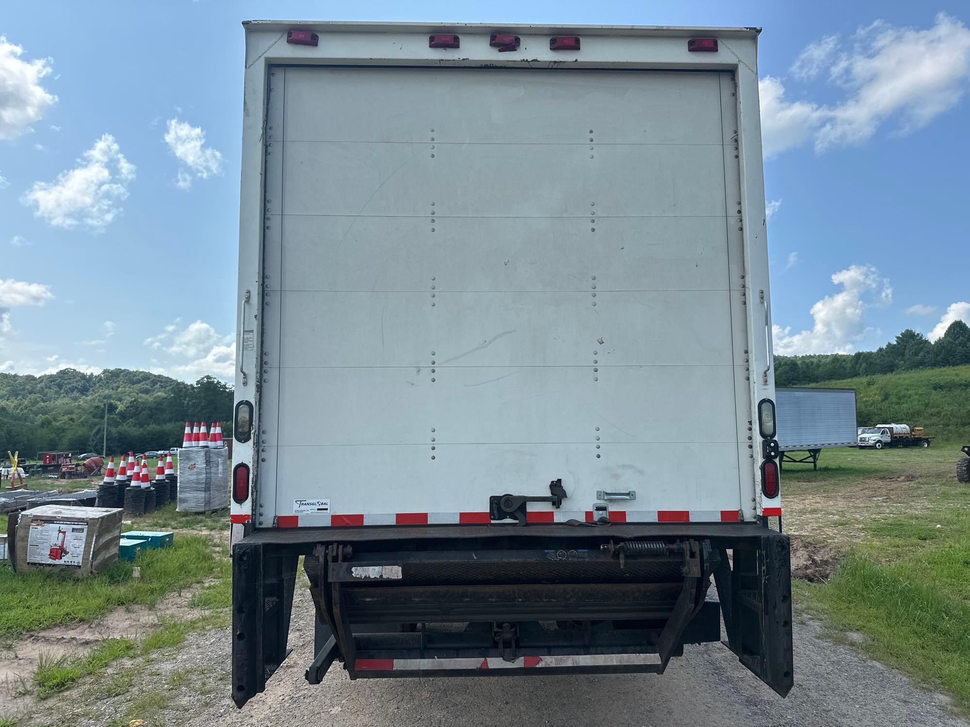 2010 Freightliner M2 106