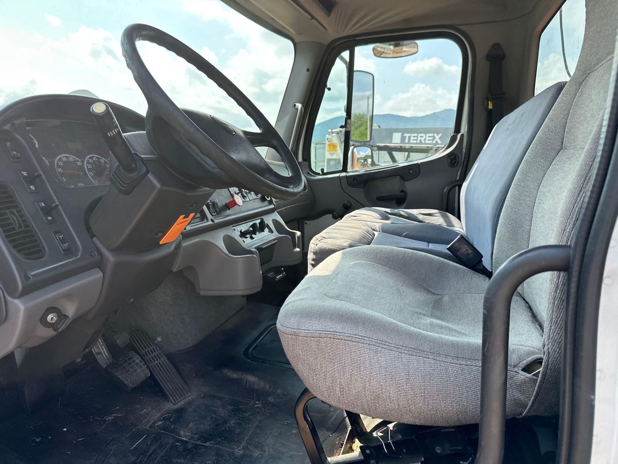 2011 Freightliner M2 106