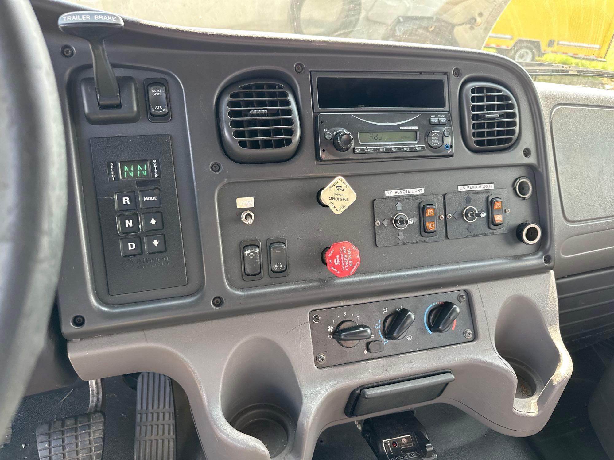 2011 Freightliner M2 106
