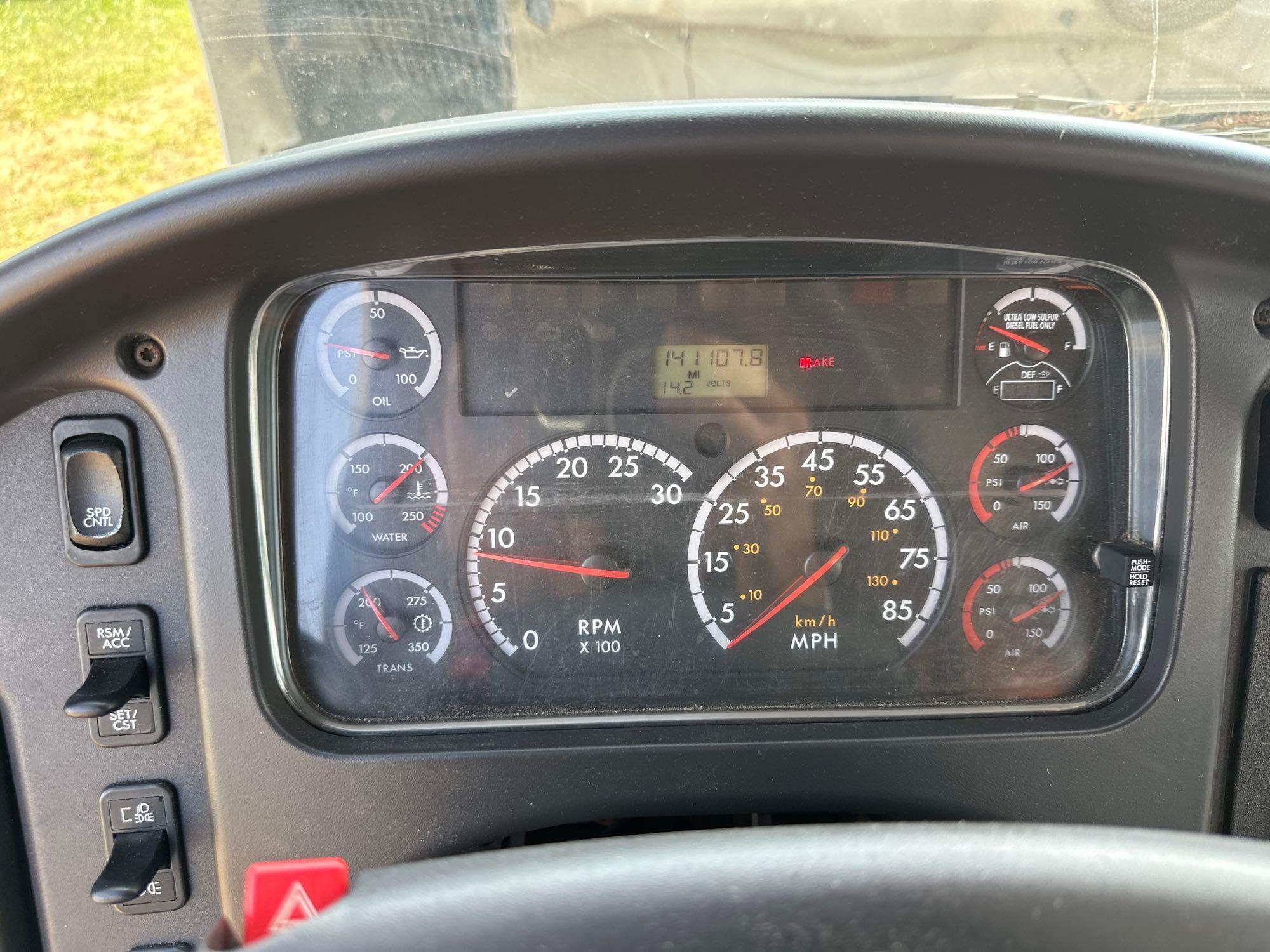 2011 Freightliner M2 106