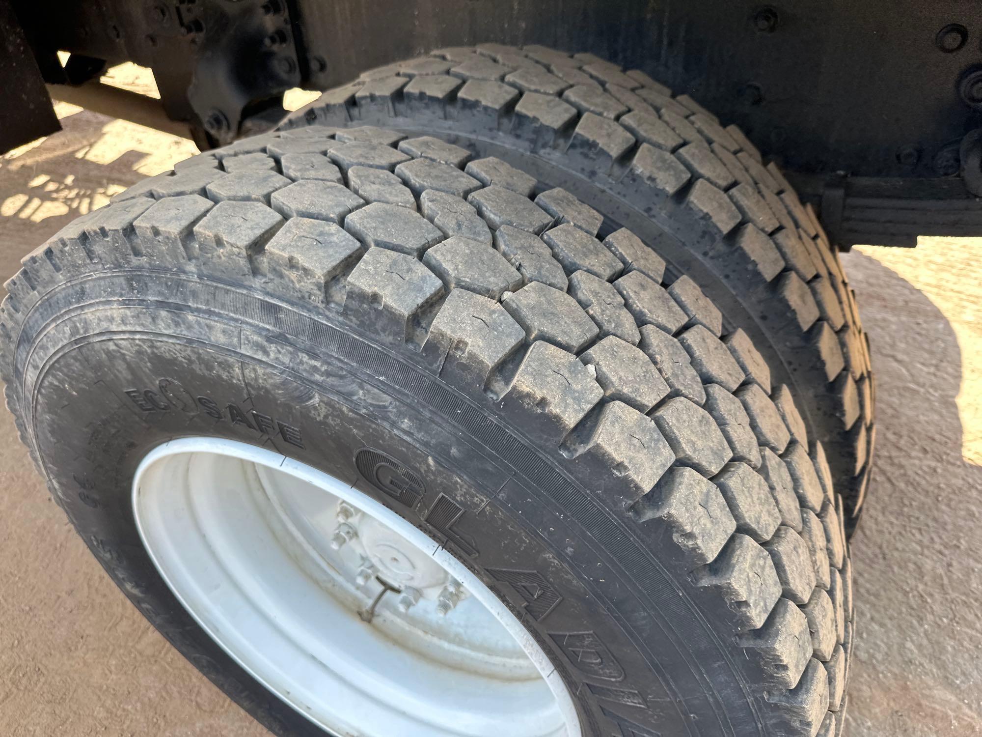 2013 Freightliner M2 106