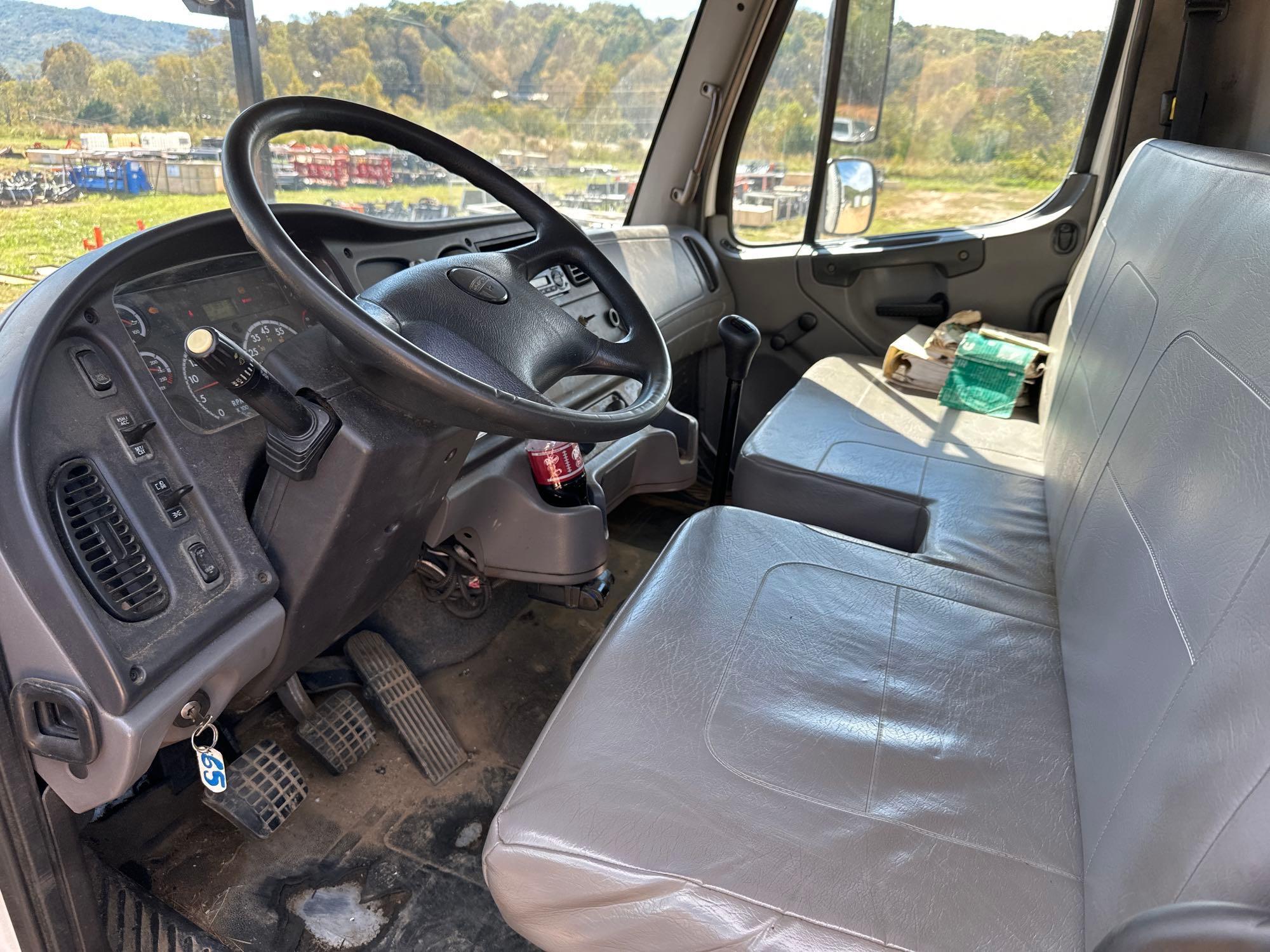 2013 Freightliner M2 106