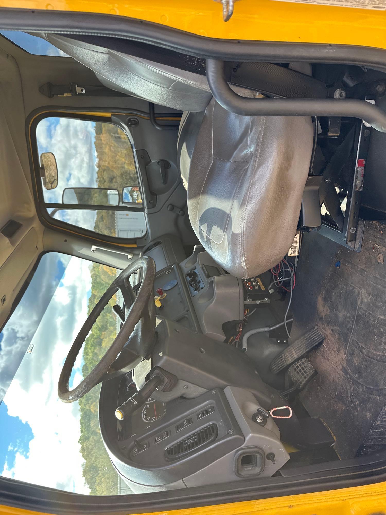 2006 Freightliner M2 106