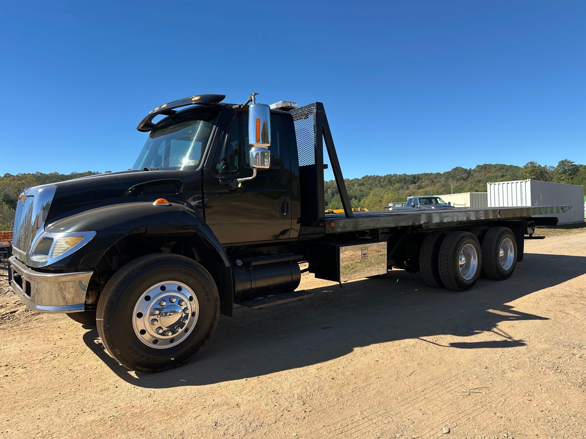 Photo of 2005 International 7400