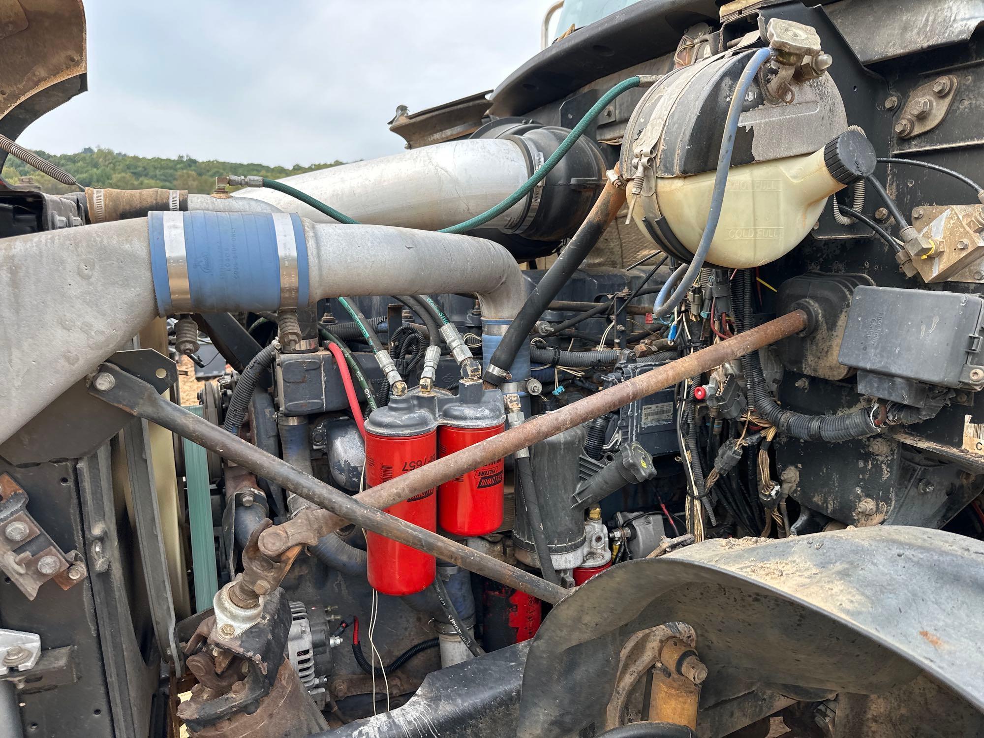 2004 Mack CV713