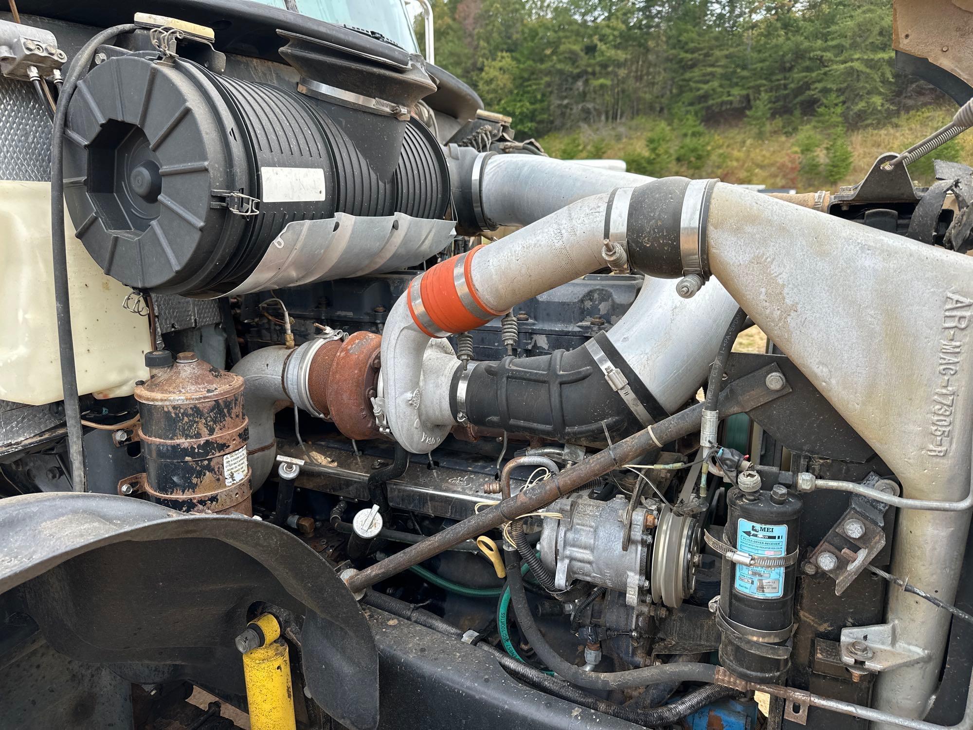 2004 Mack CV713