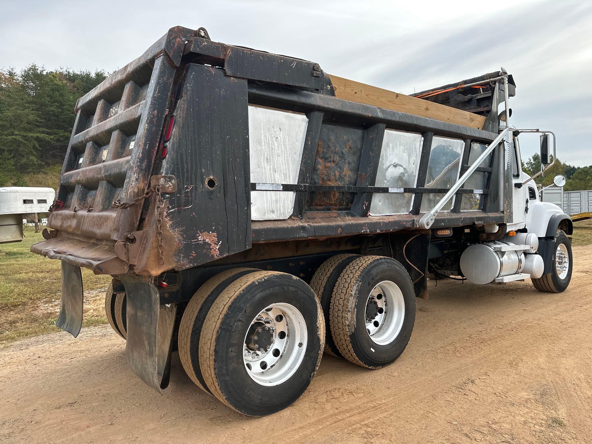 2004 Mack CV713