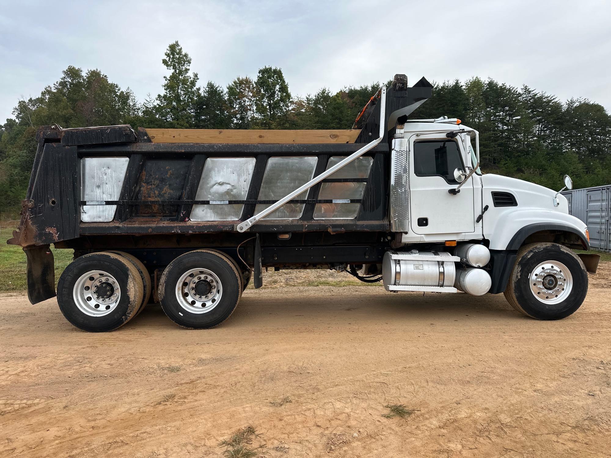 2004 Mack CV713
