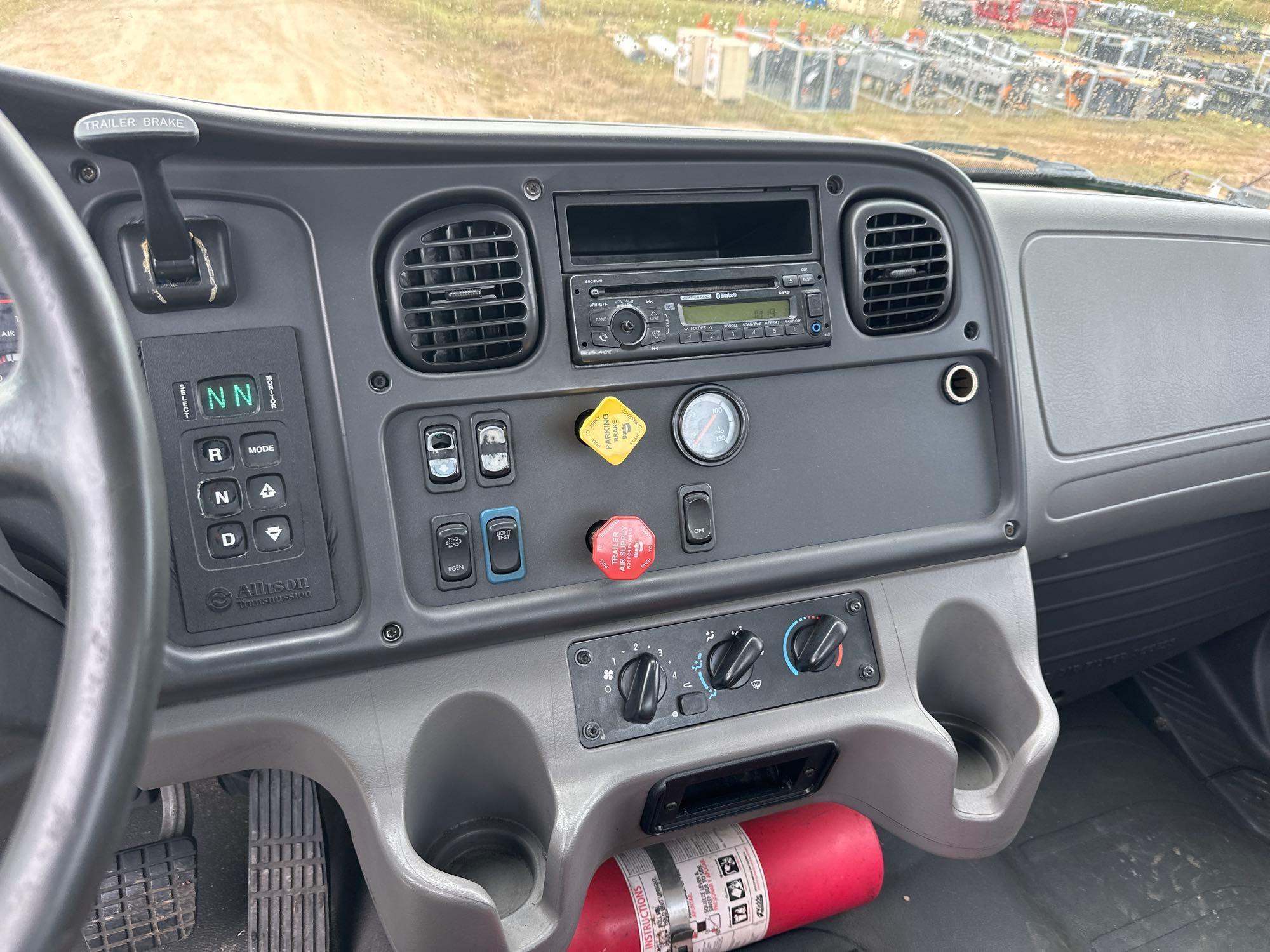 2016 Freightliner M2 106