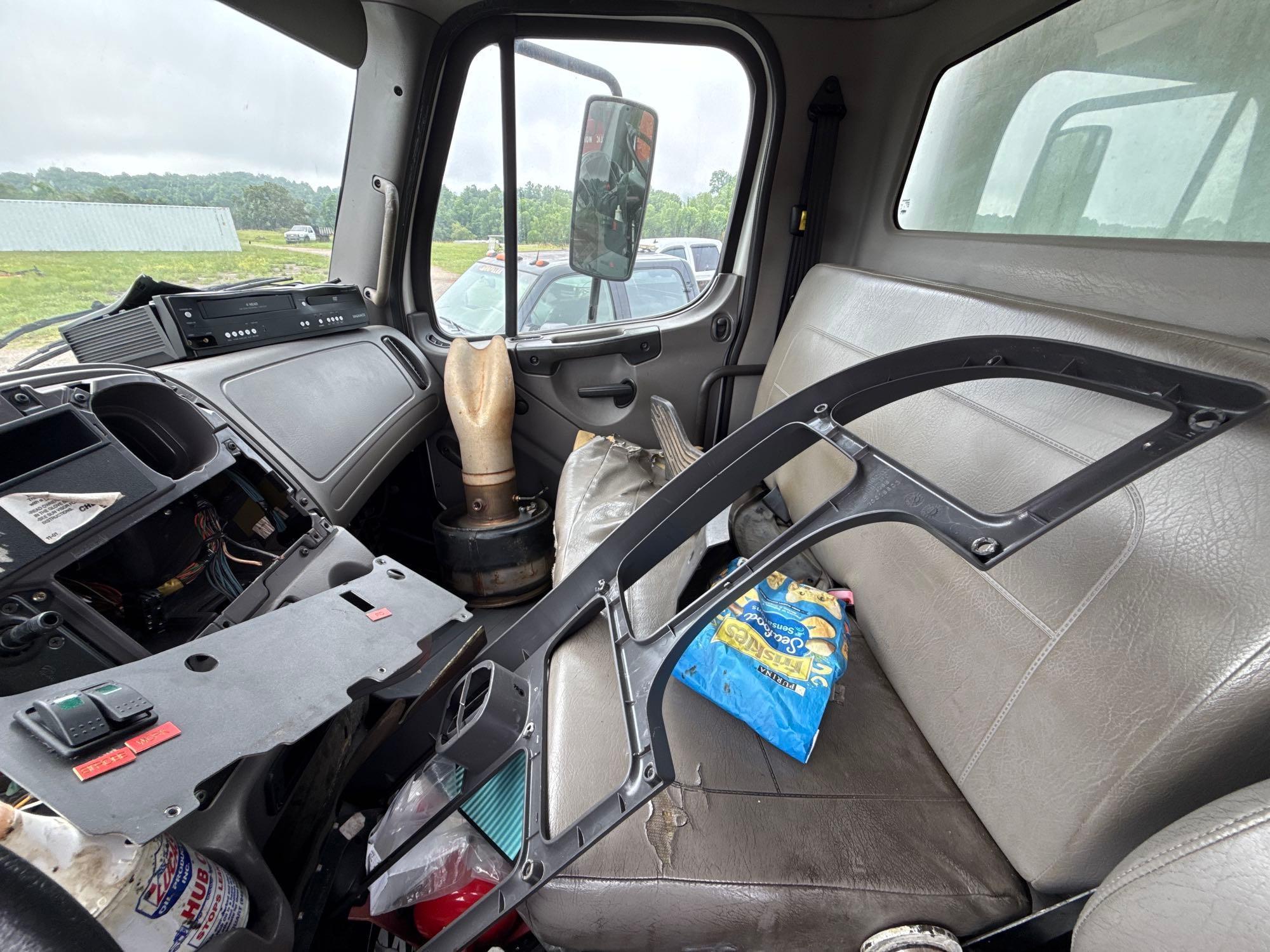 2014 Freightliner M2