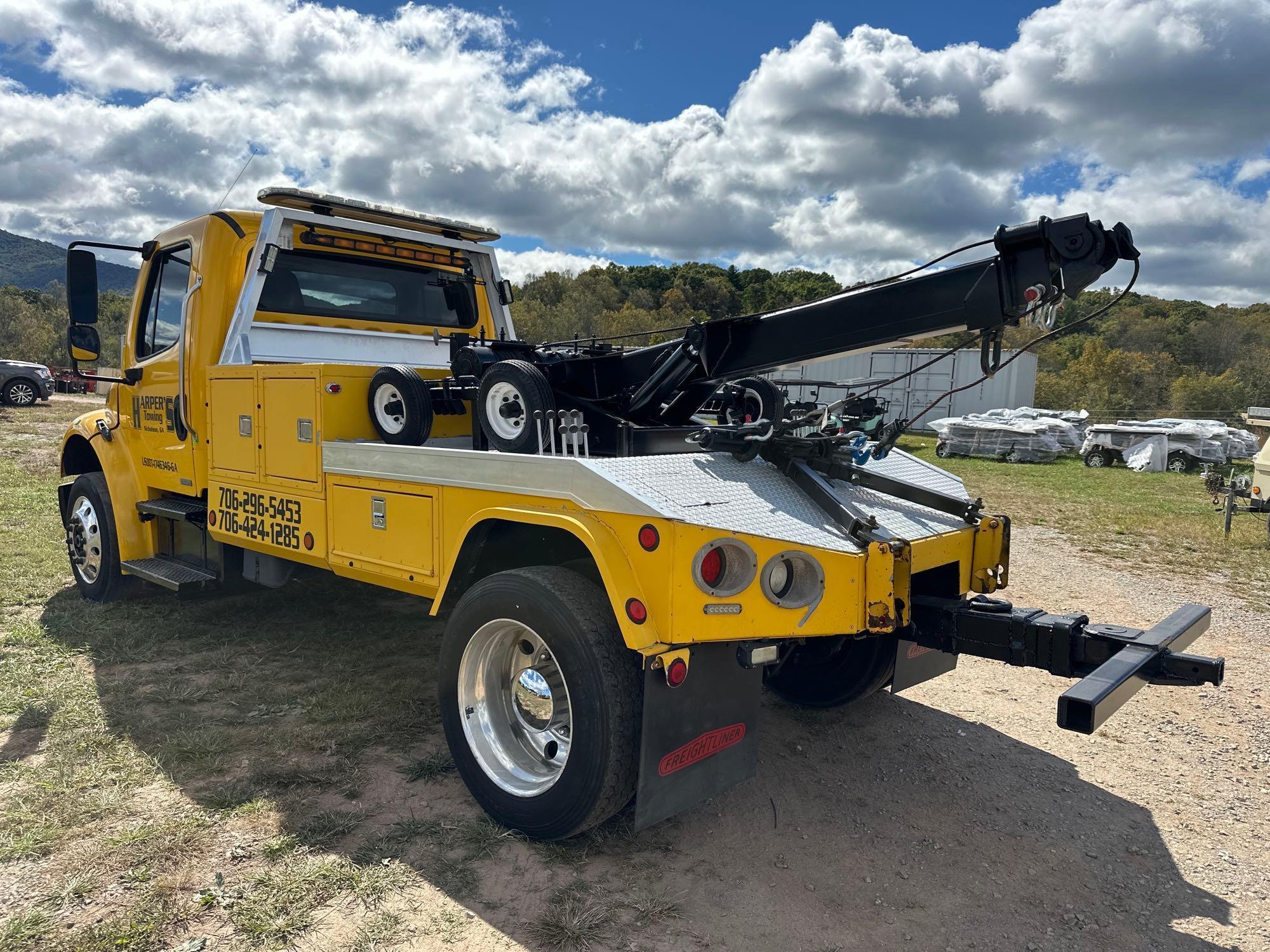 2006 Freightliner M2 106
