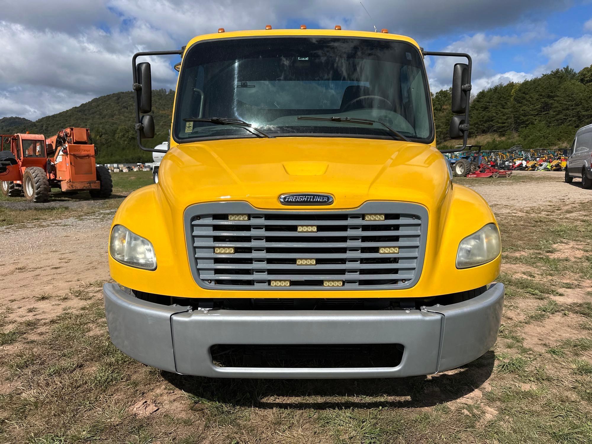 2006 Freightliner M2 106