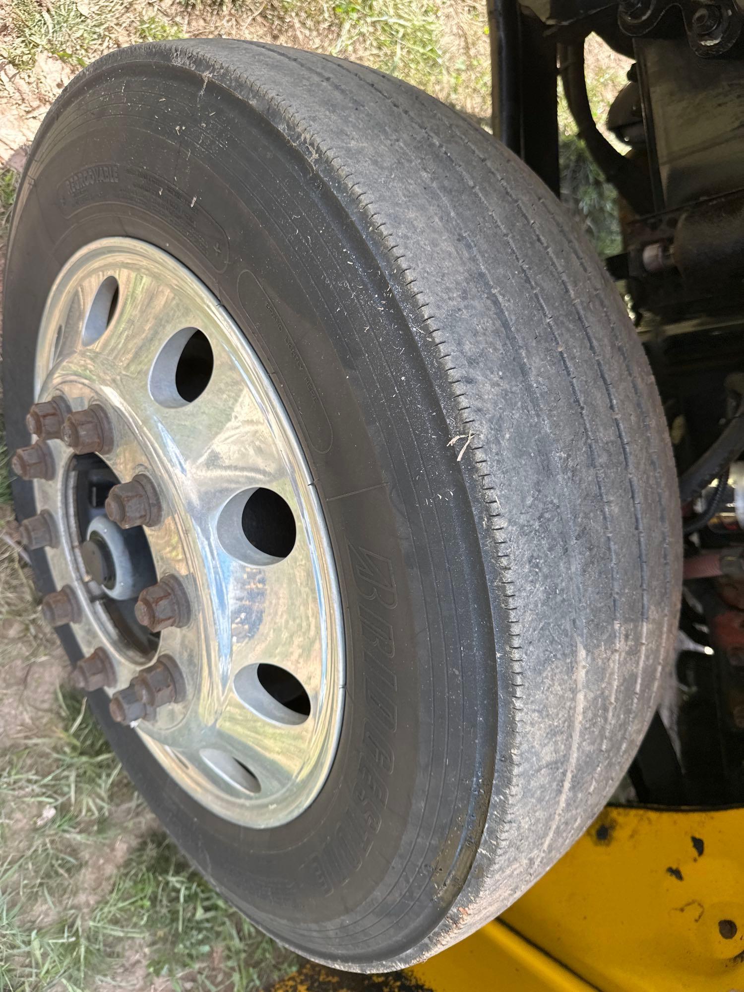 2006 Freightliner M2 106