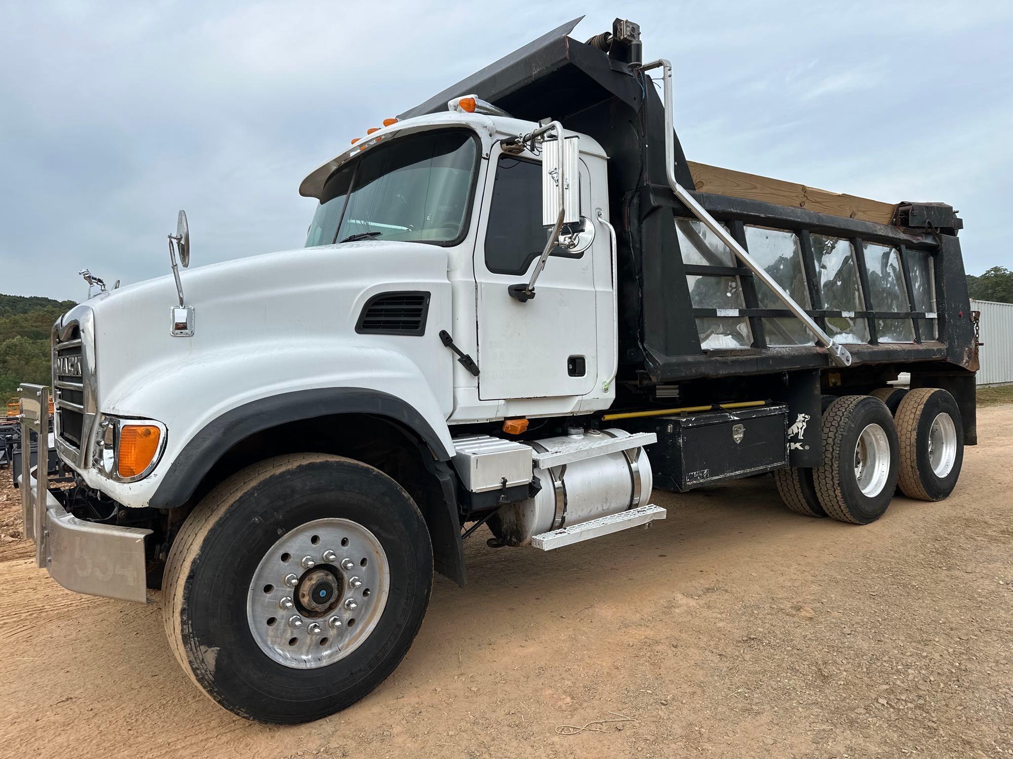 2004 Mack CV713