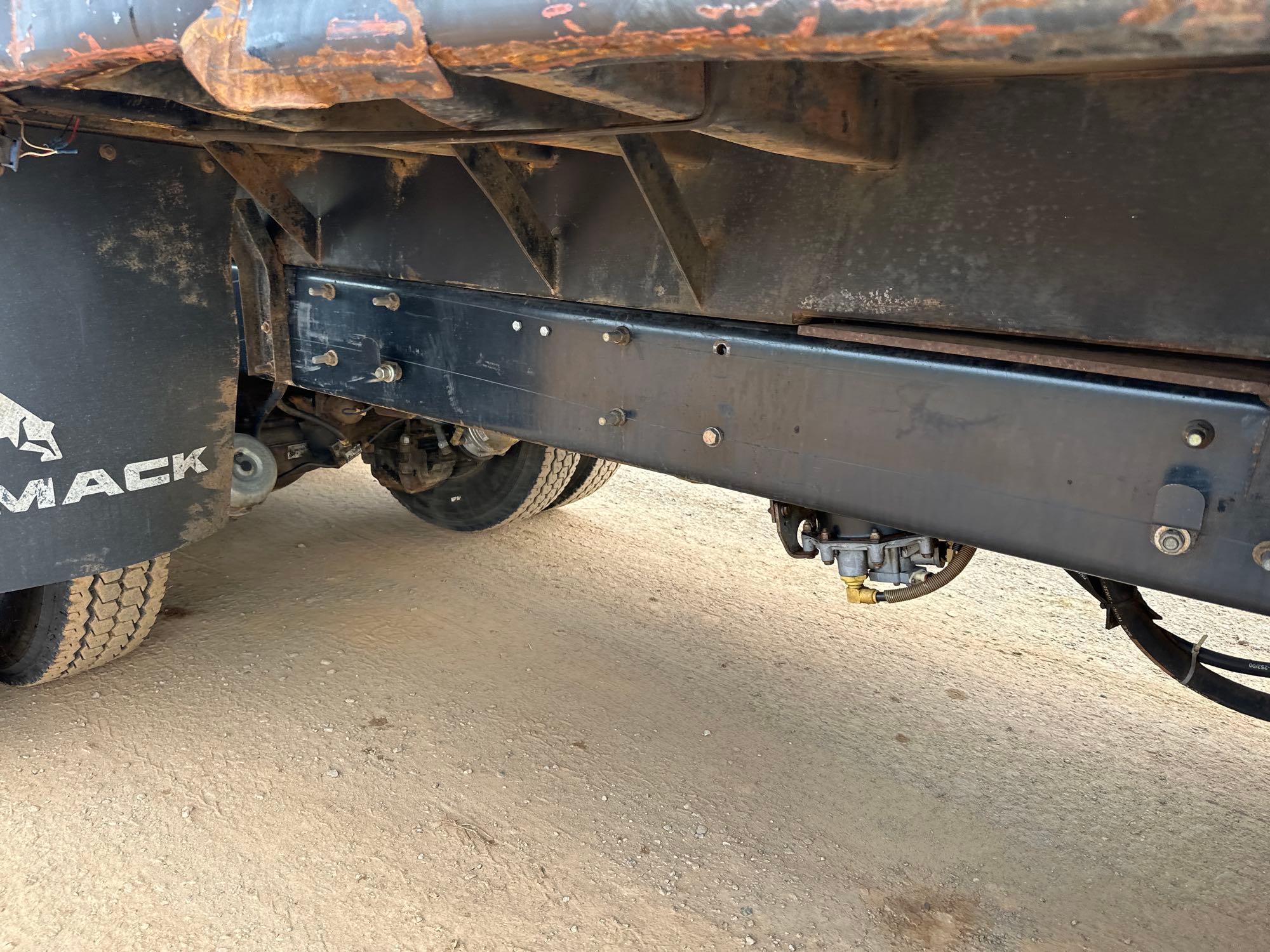 2004 Mack CV713