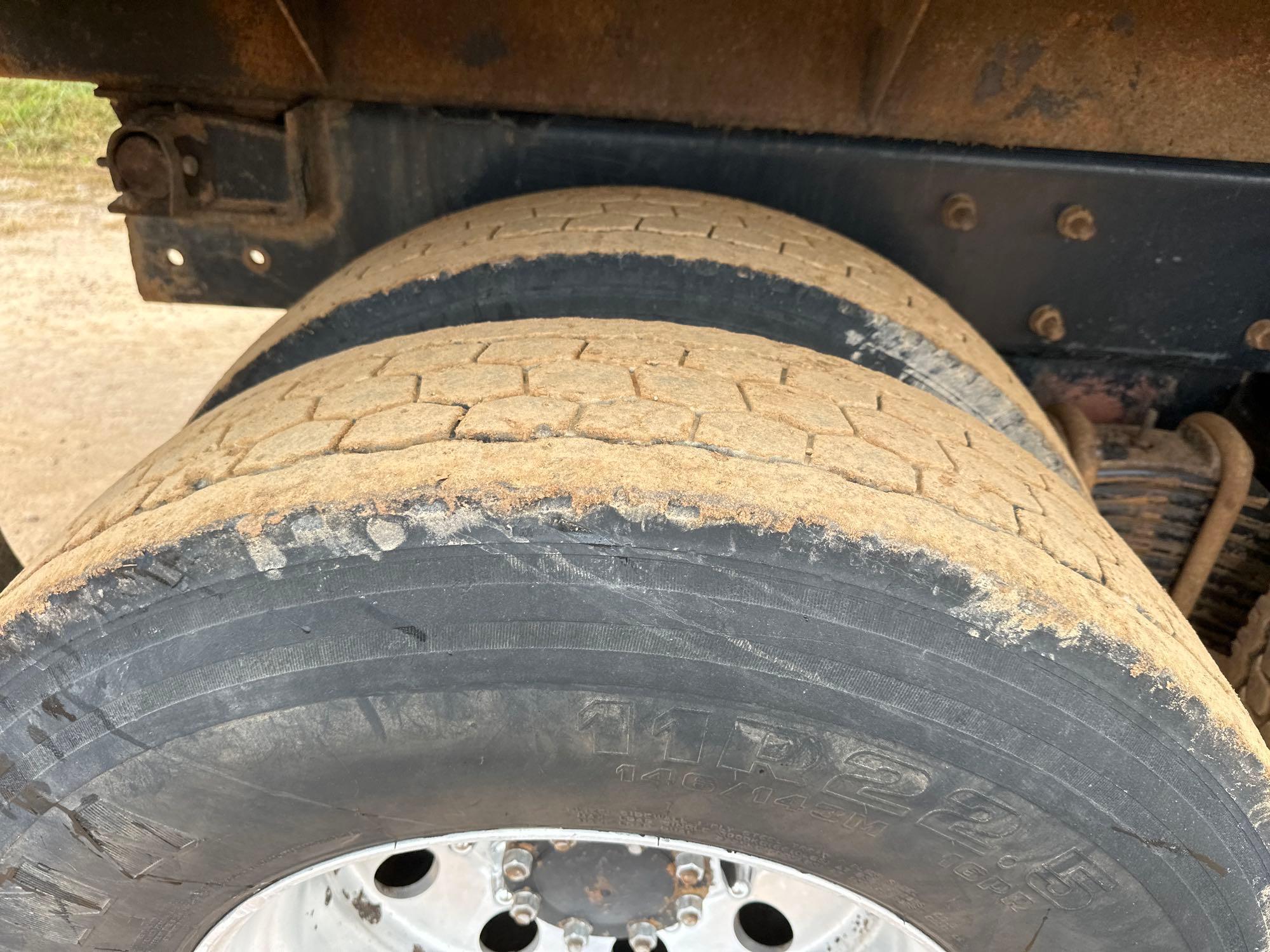 2004 Mack CV713