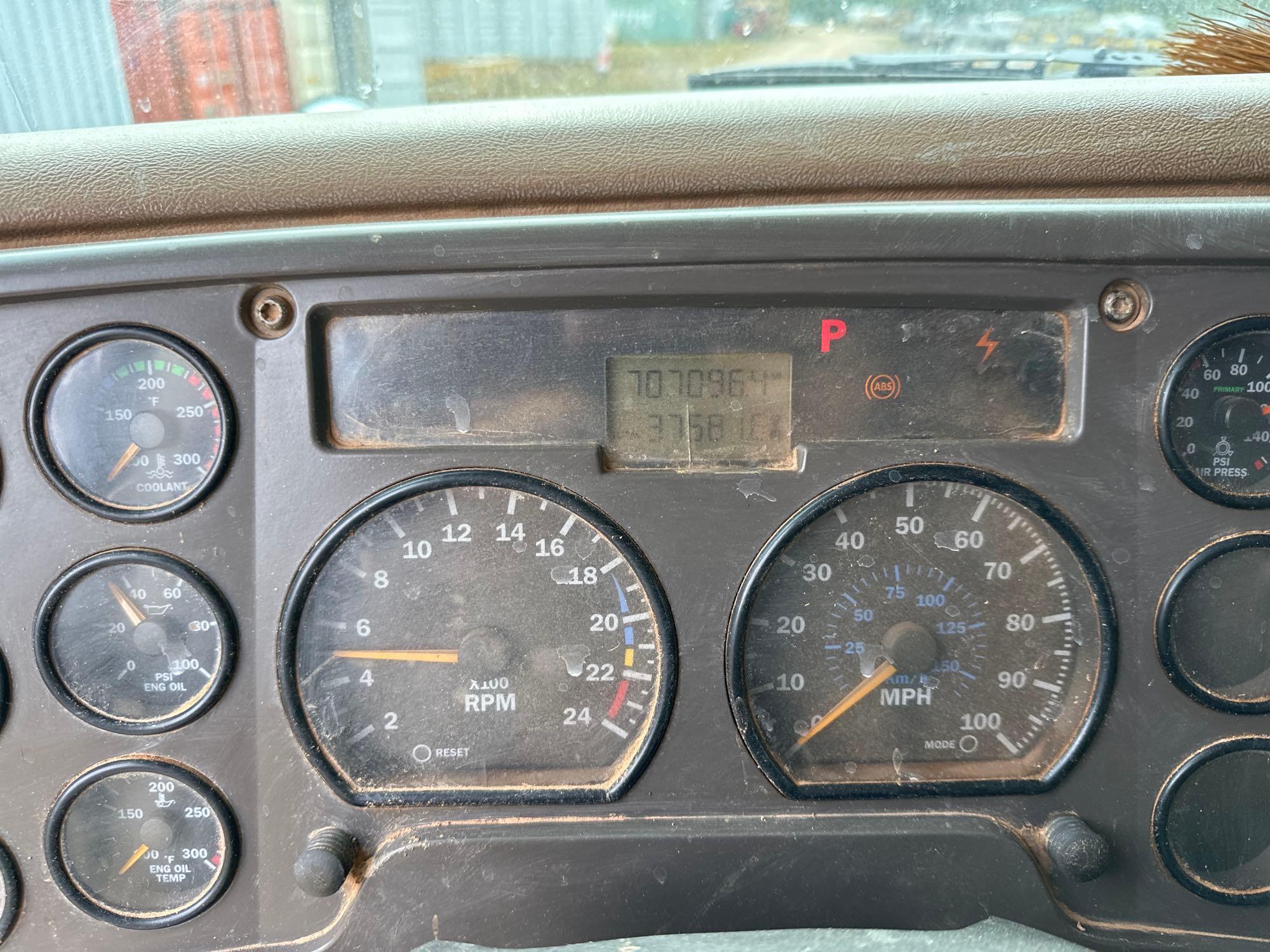 2004 Mack CV713
