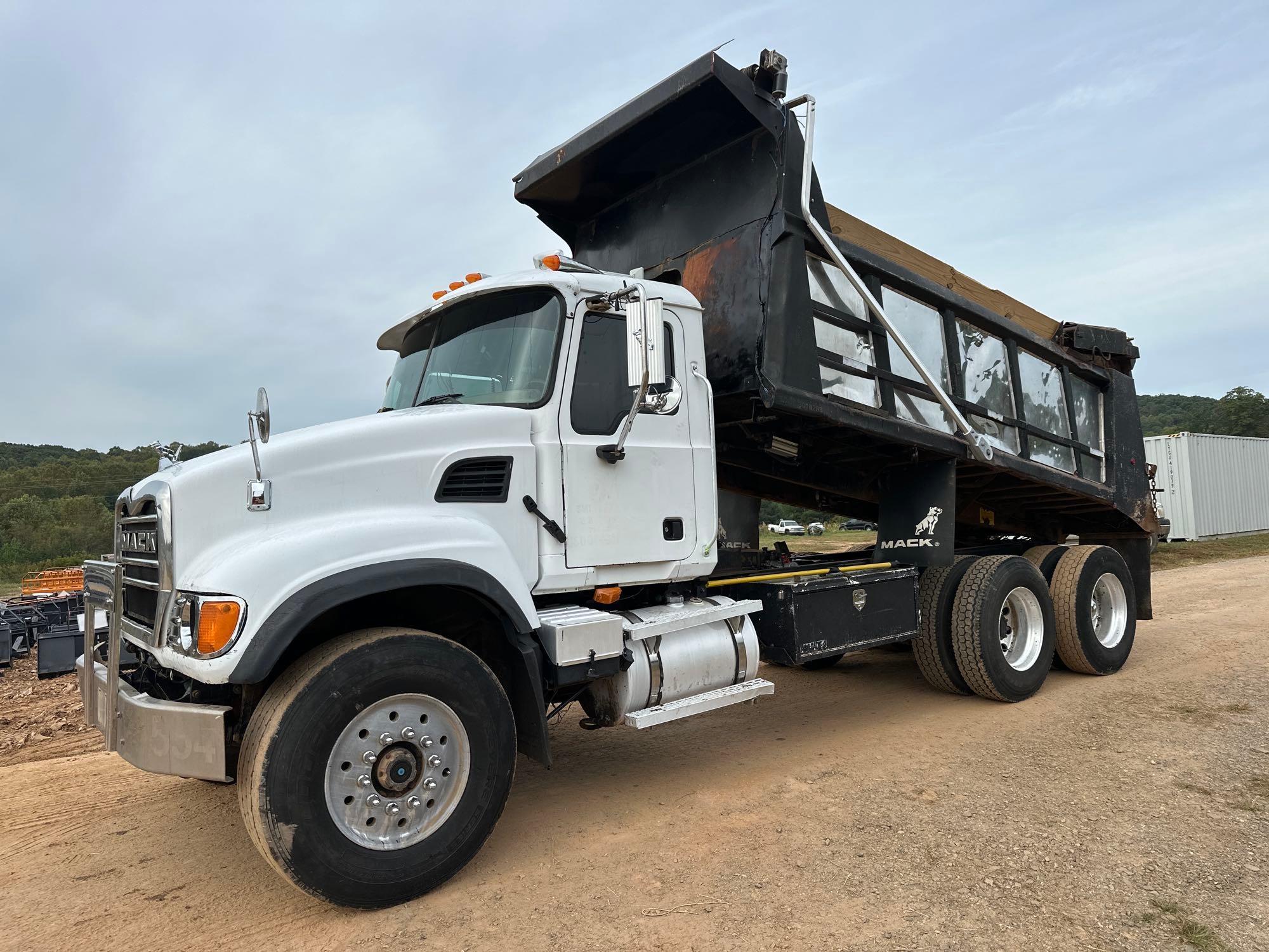 2004 Mack CV713