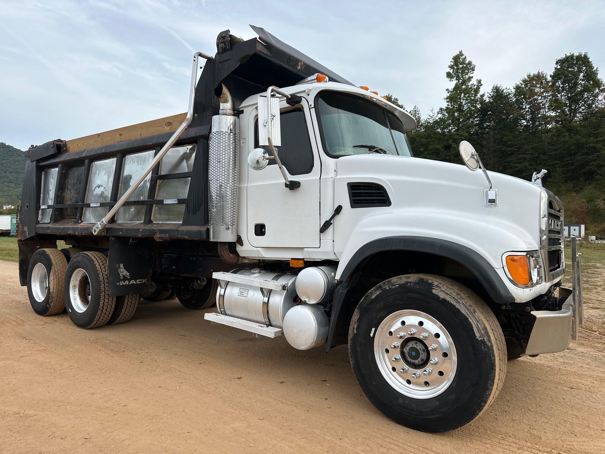 2004 Mack CV713