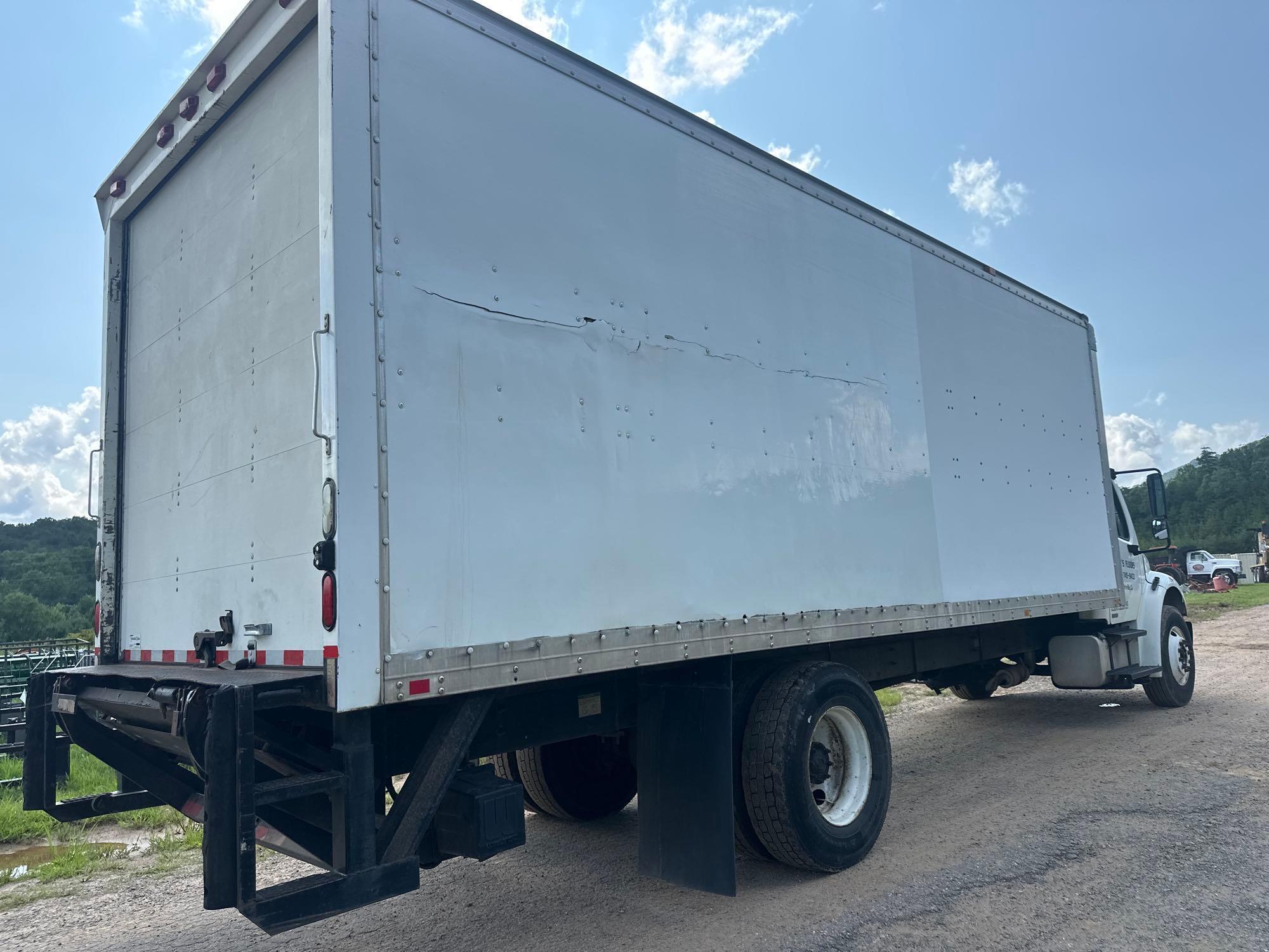 2010 Freightliner M2 106