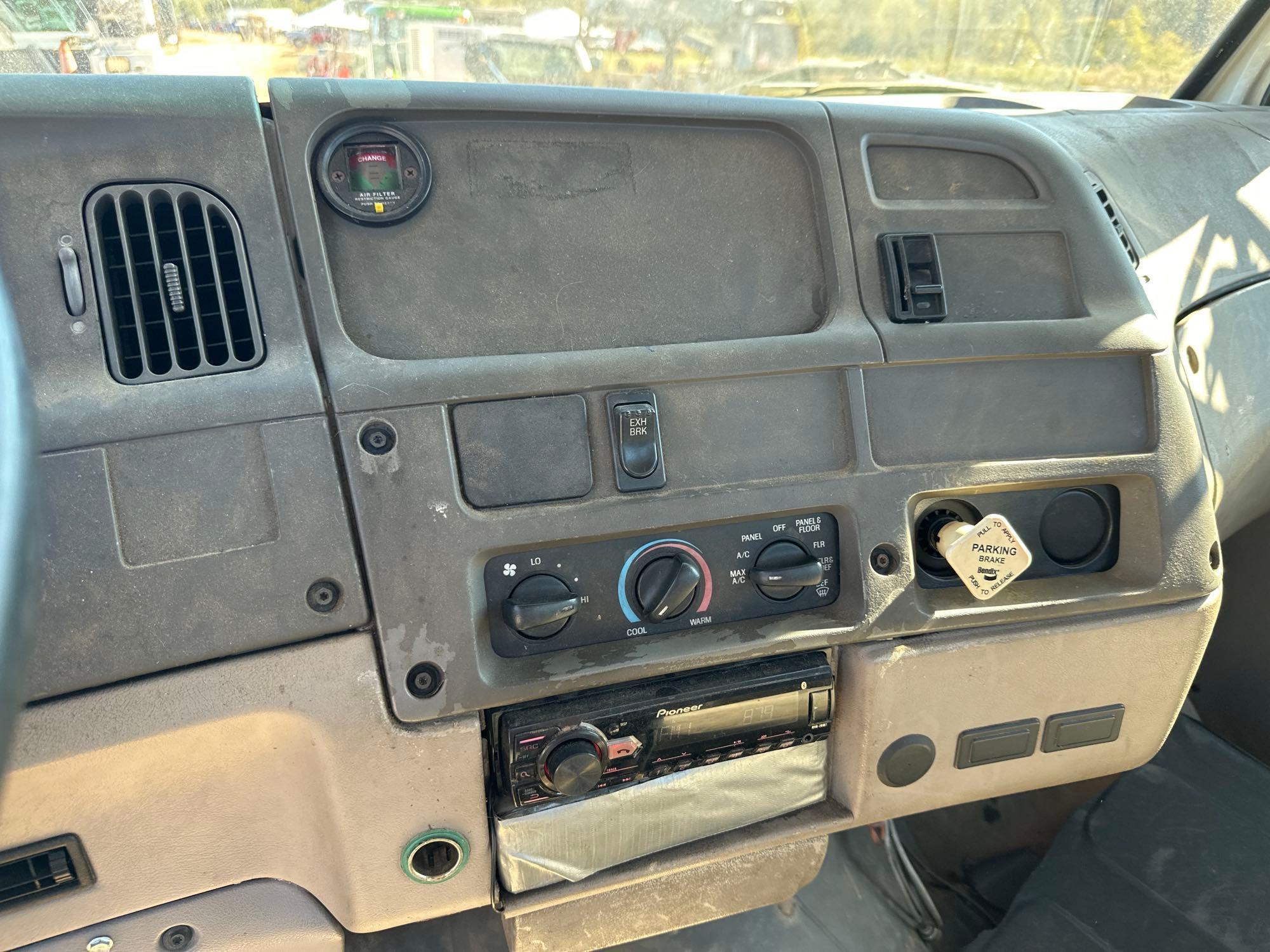 2004 Sterling L7500