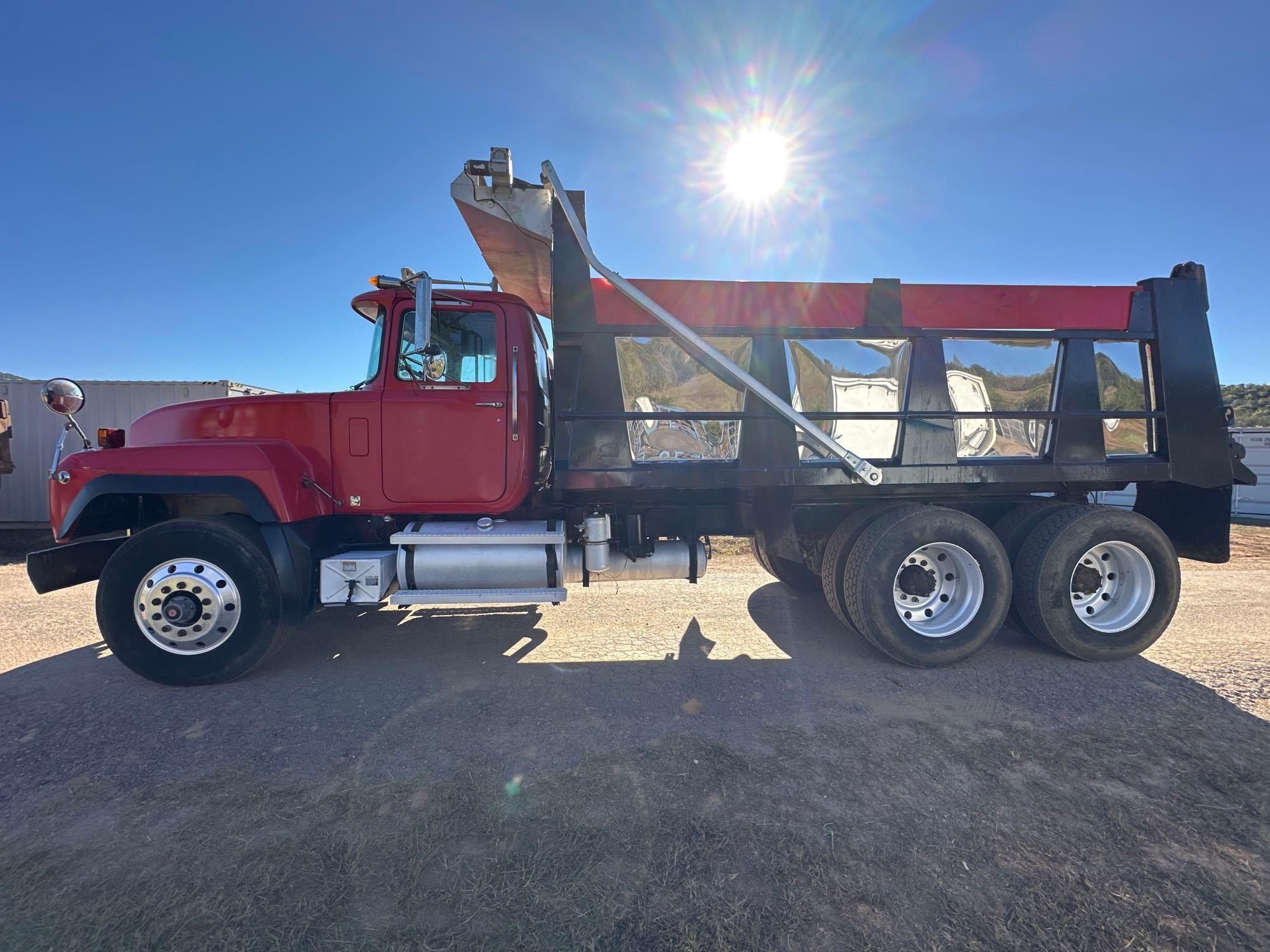 2000 Mack RD688S