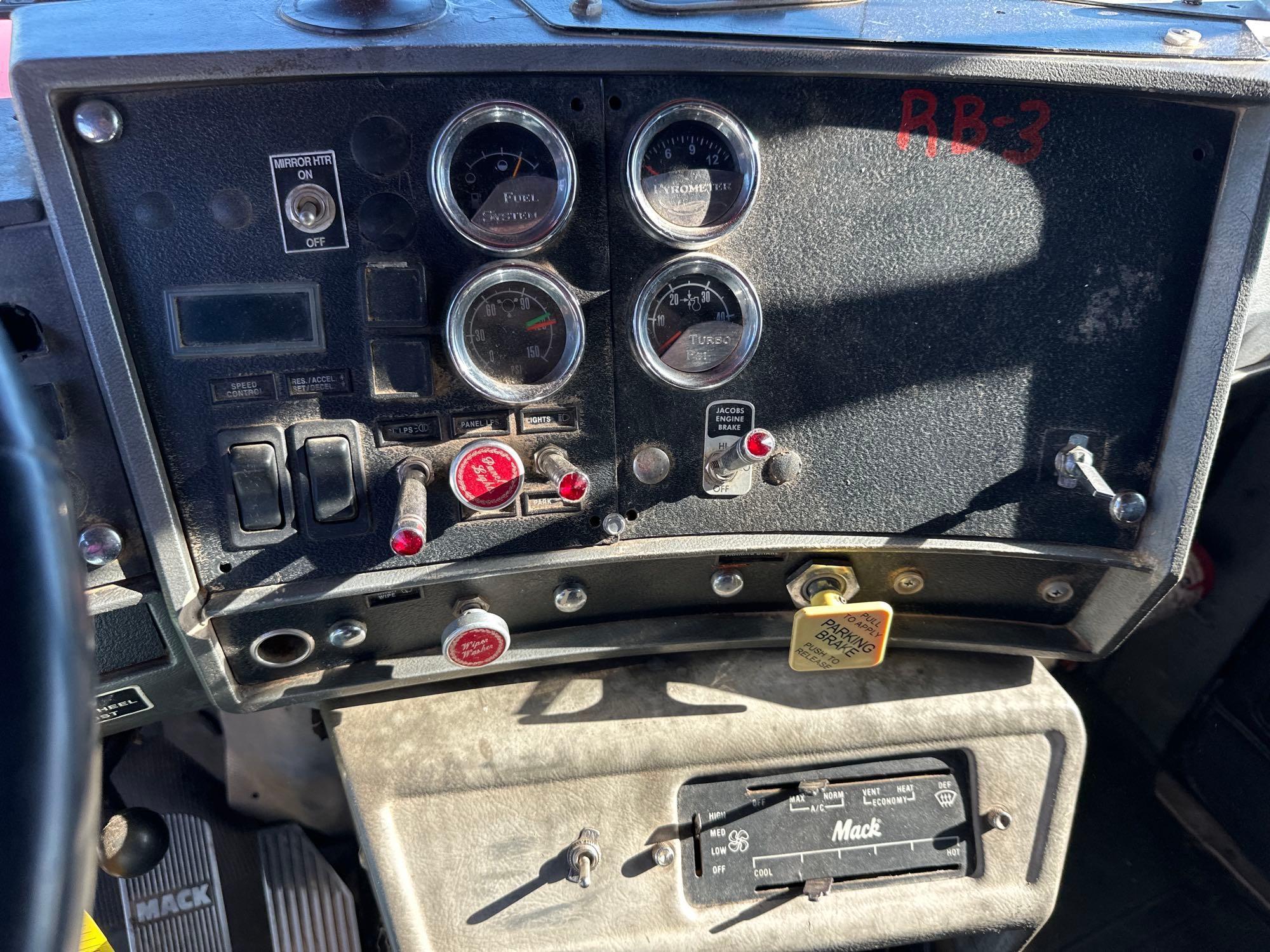 2000 Mack RD688S