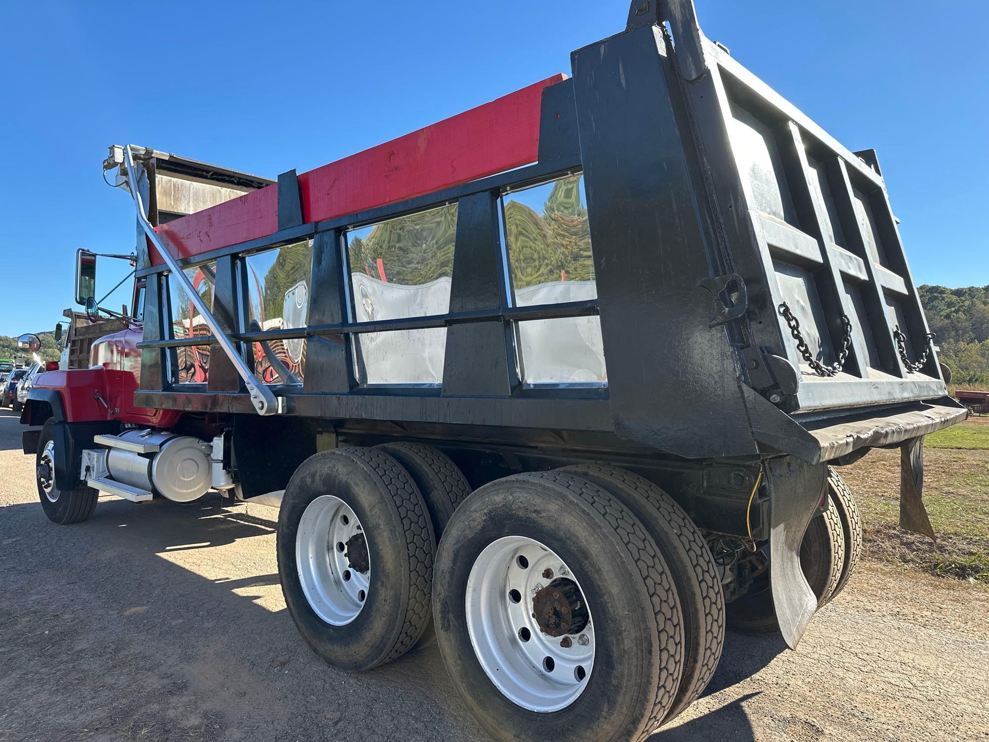 2000 Mack RD688S