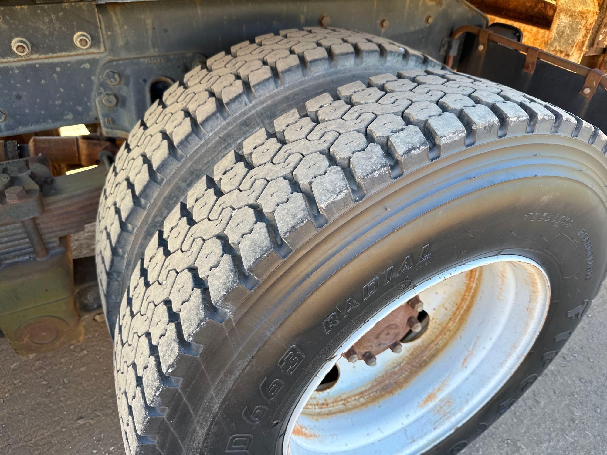 1996 Ford LNT8000