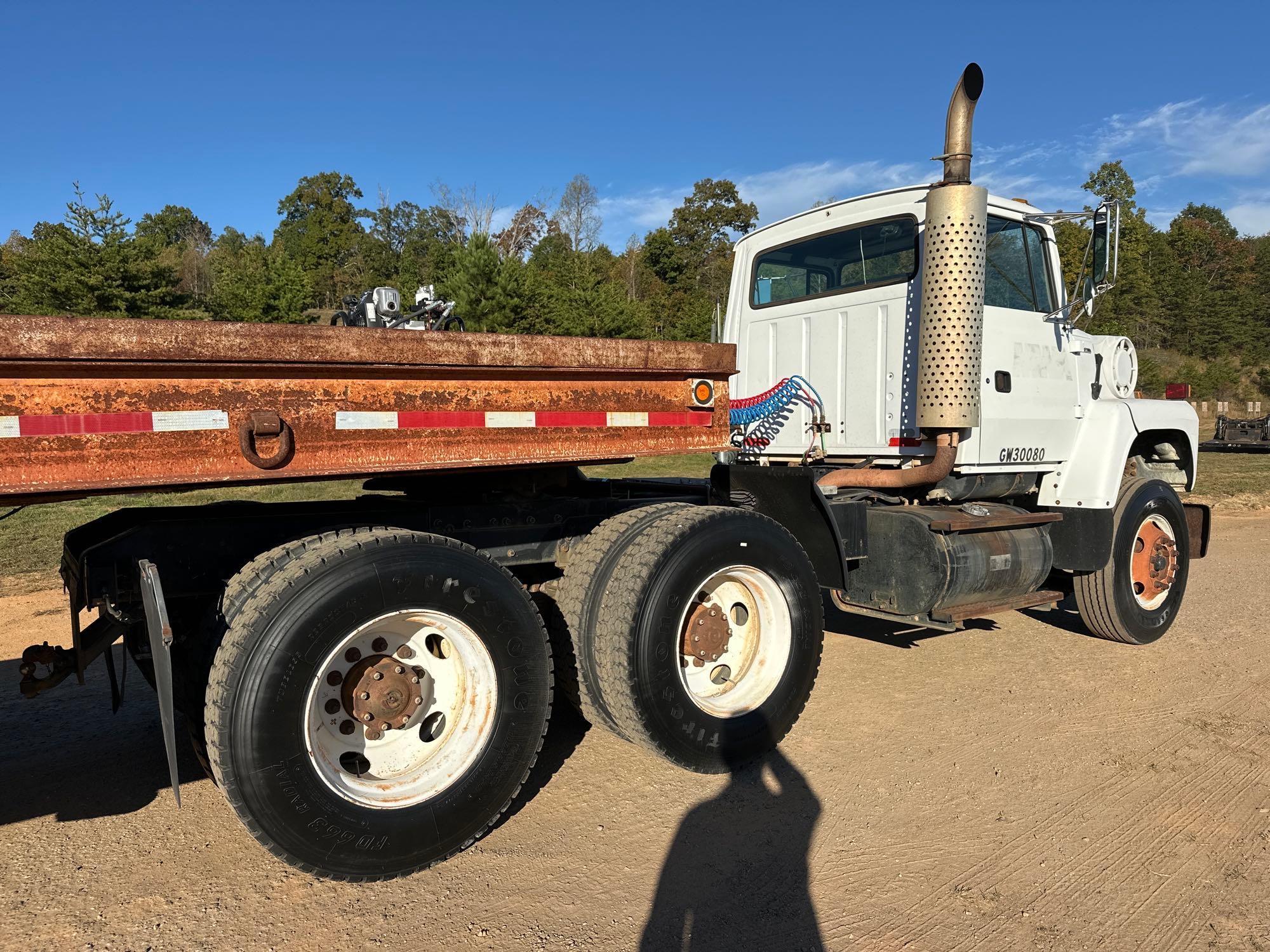 1996 Ford LNT8000