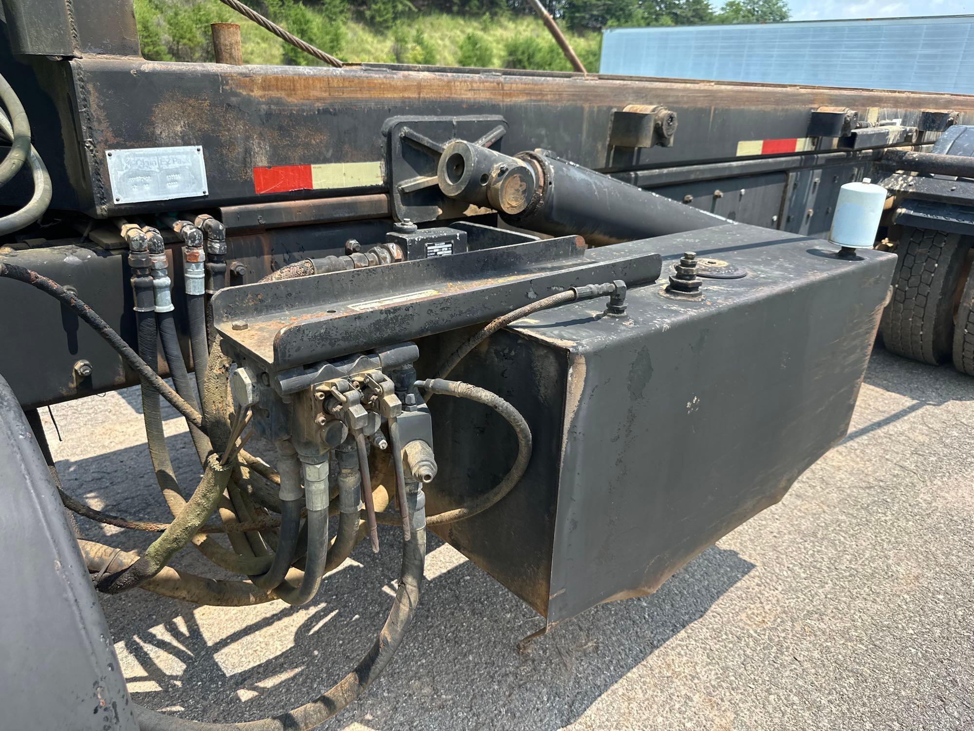 1999 Mack RD688S