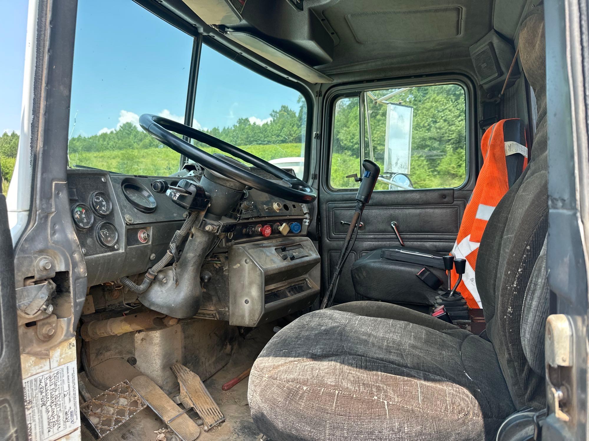 1999 Mack RD688S