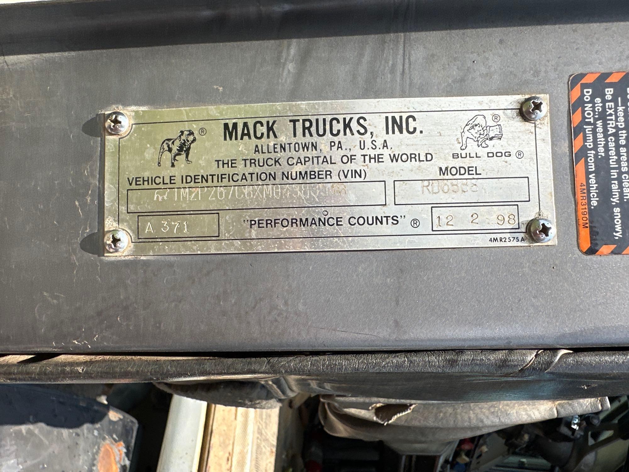 1999 Mack RD688S
