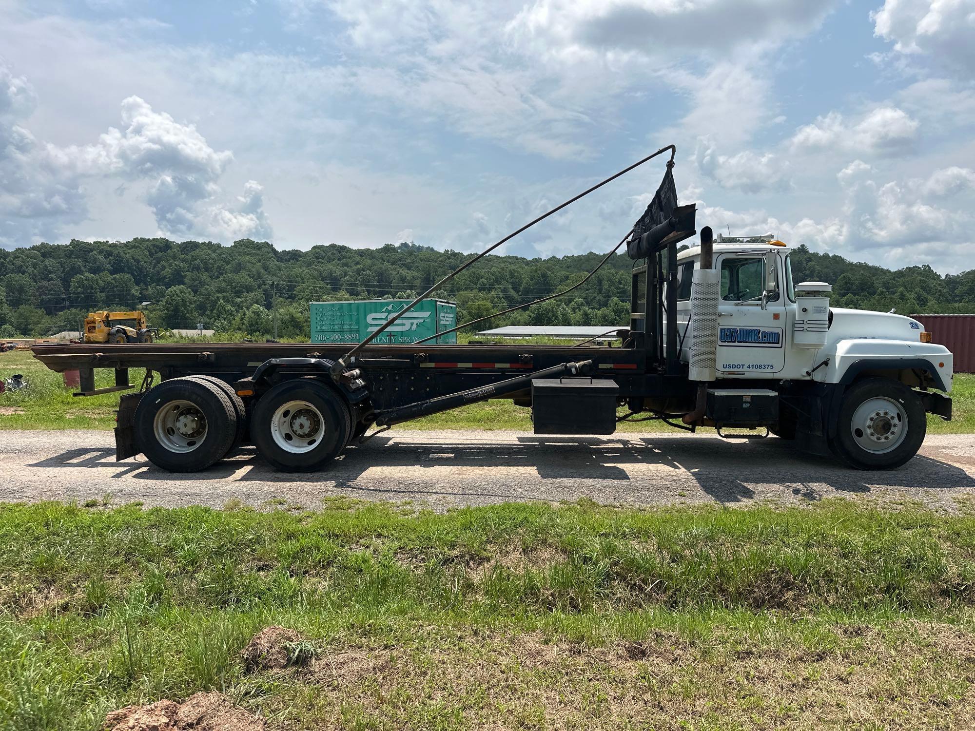 1999 Mack RD688S