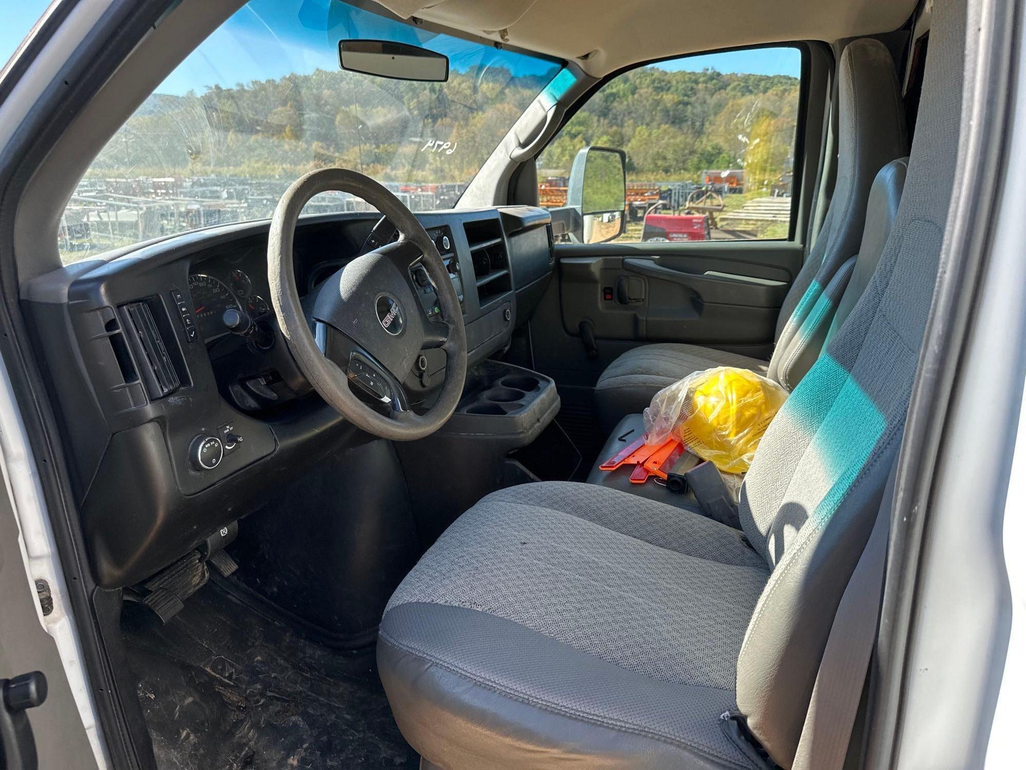 2014 GMC savana