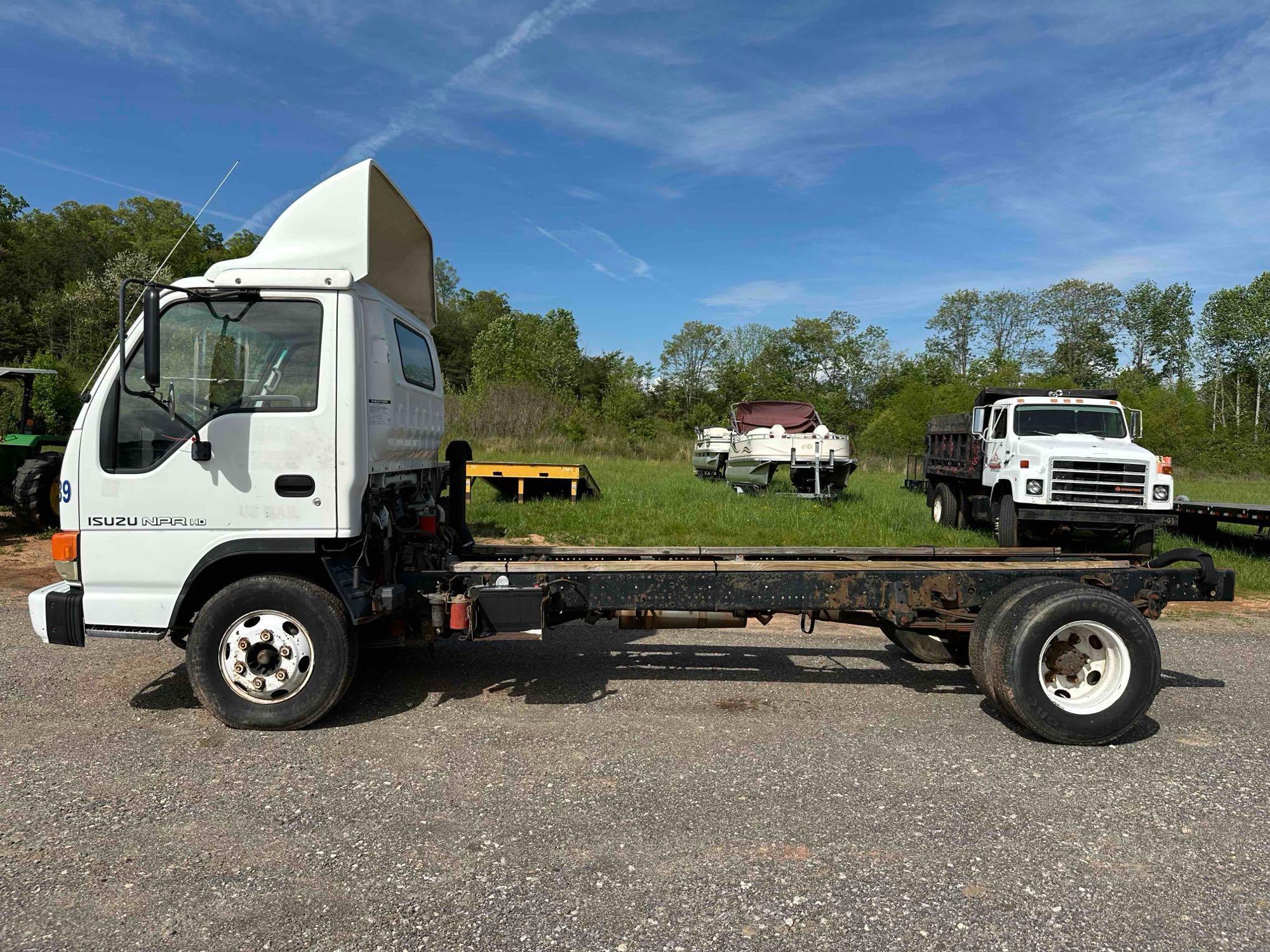 2003 Isuzu NPR HD