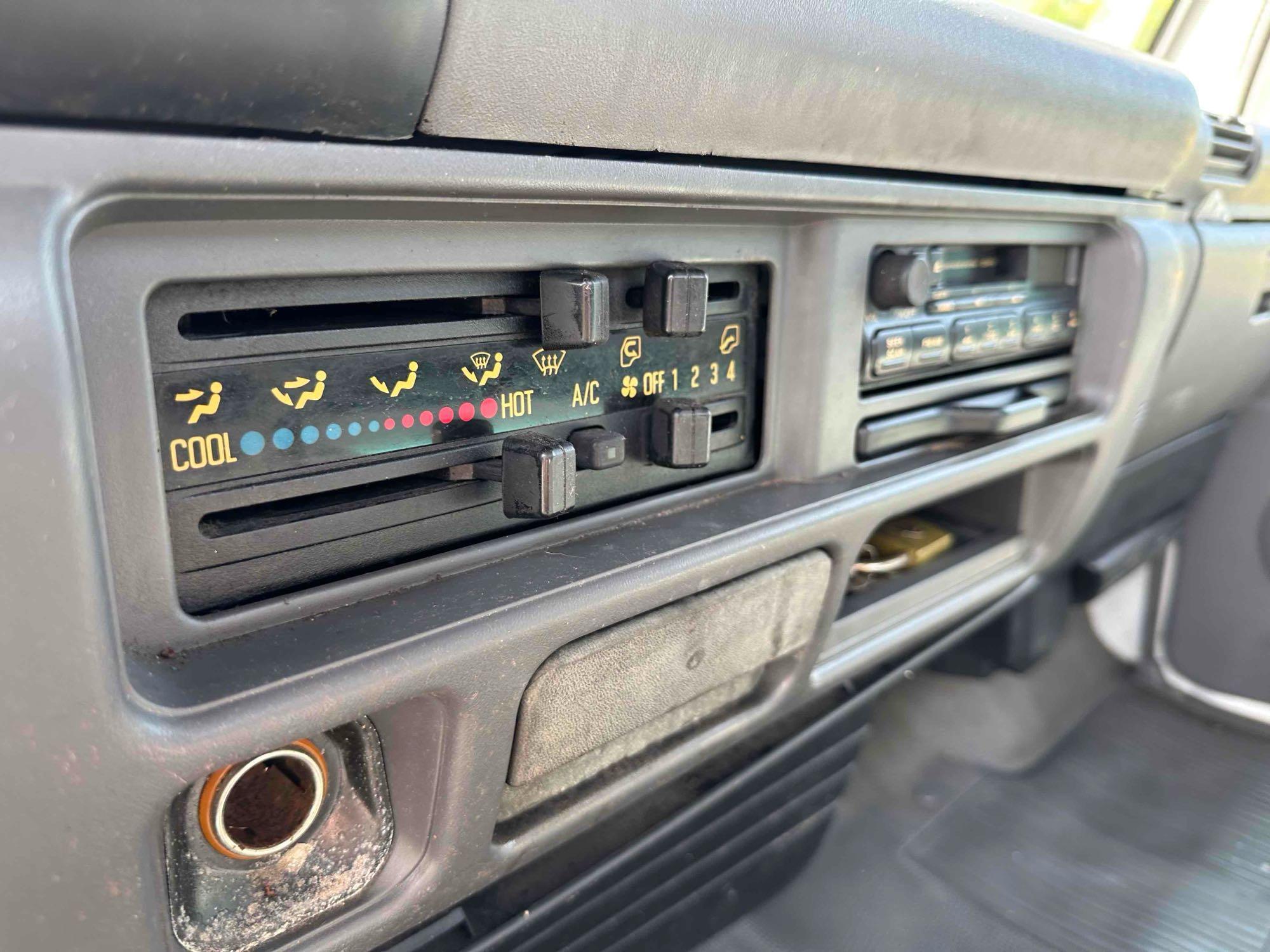 2003 Isuzu NPR HD