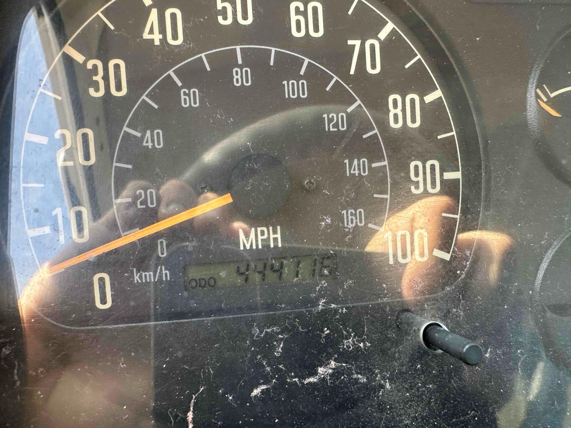 2003 Isuzu NPR HD