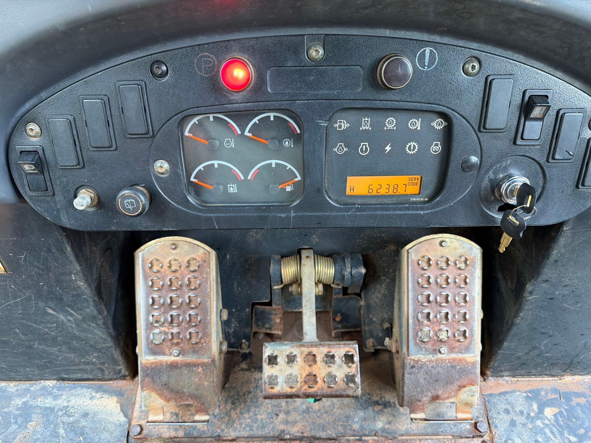 2004 Caterpillar 935C