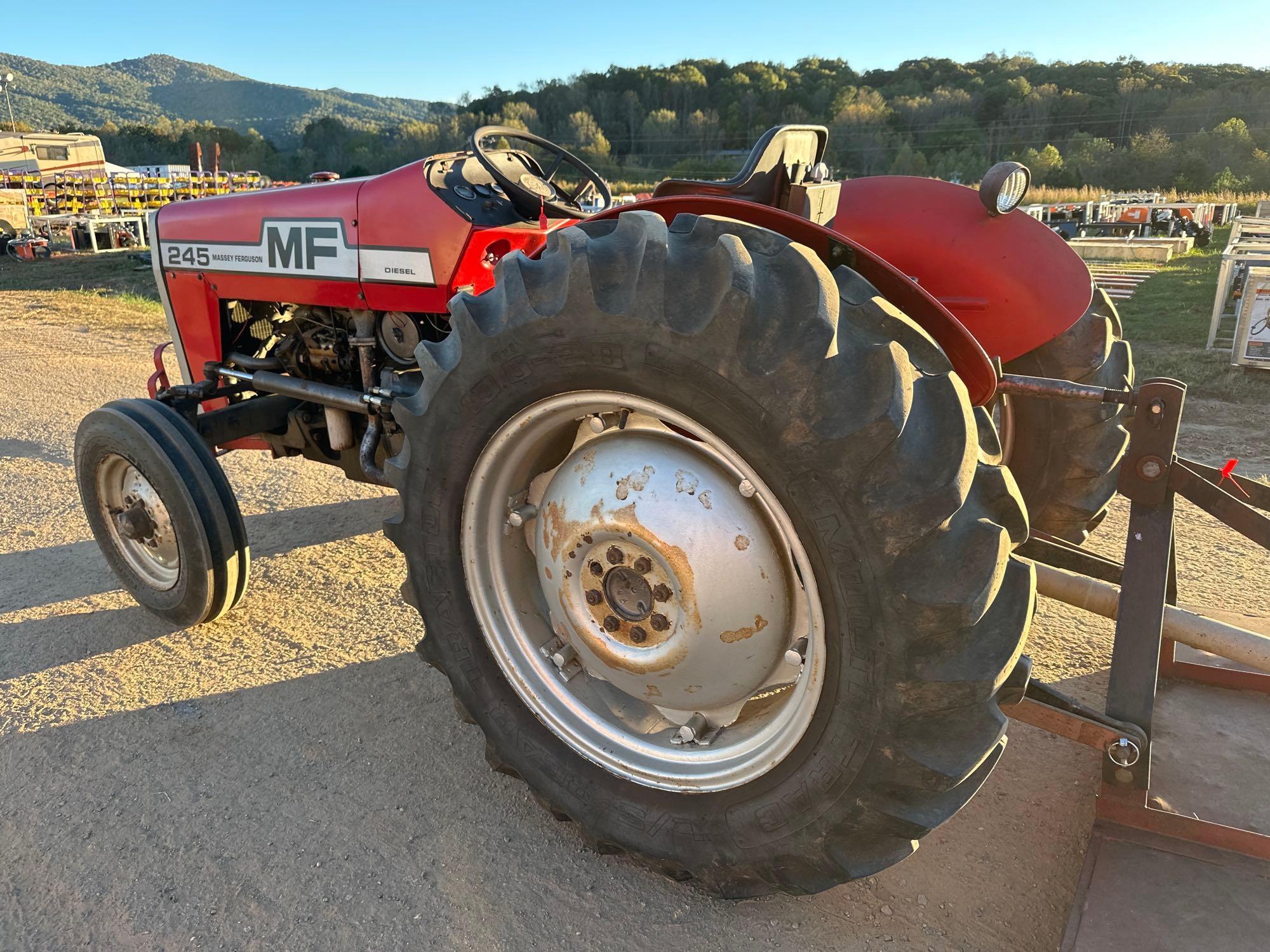 Massey Ferguson 245