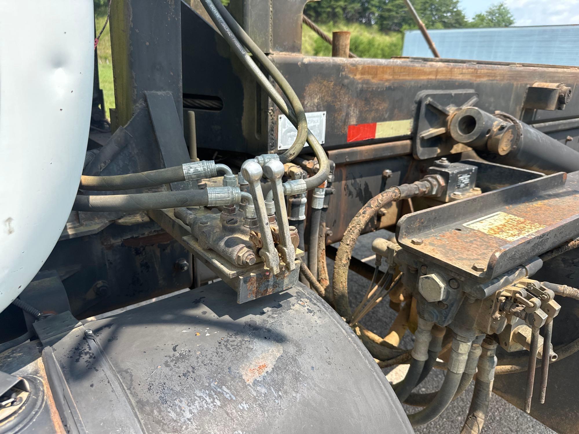 1999 Mack RD688S