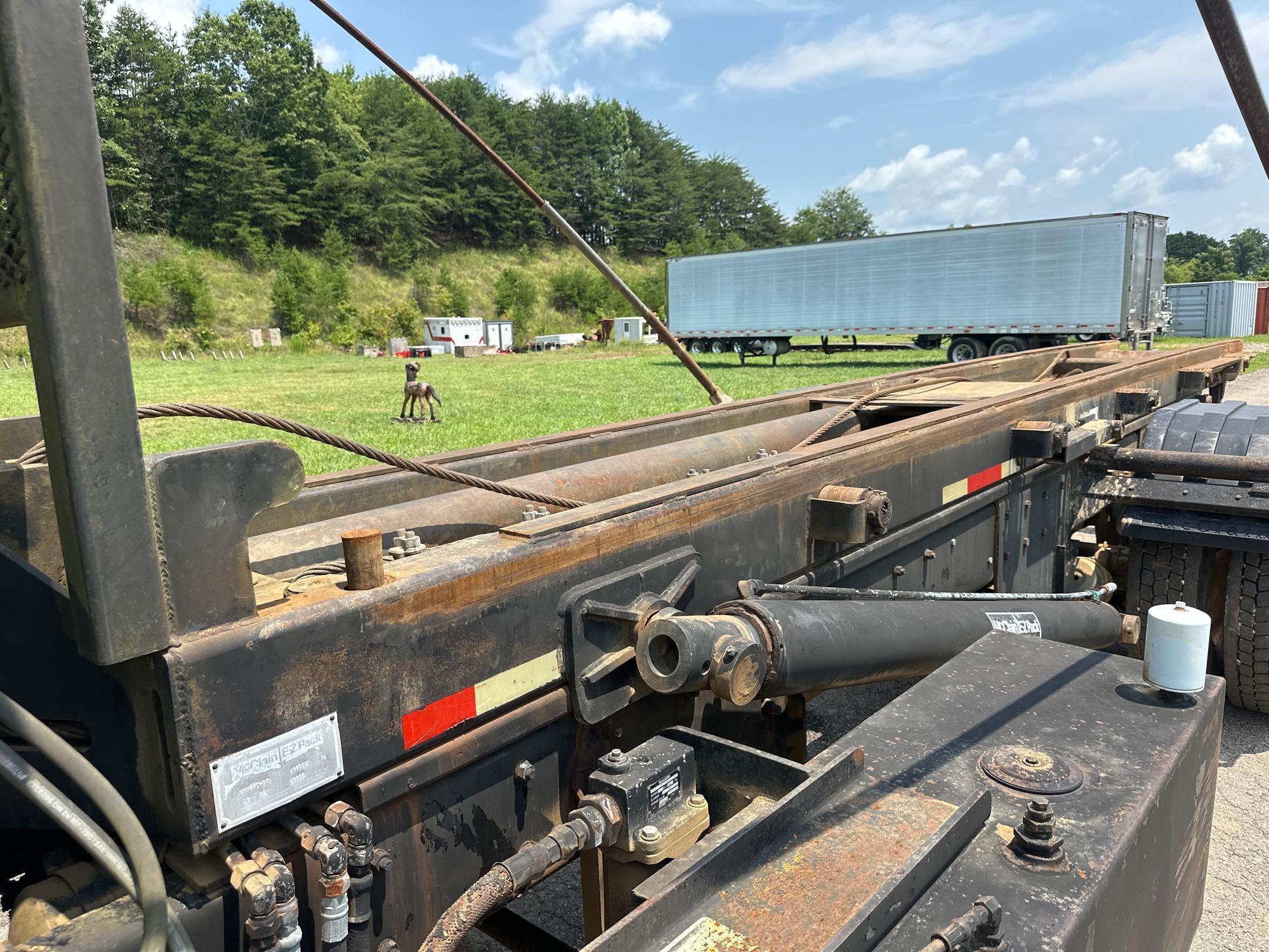 1999 Mack RD688S