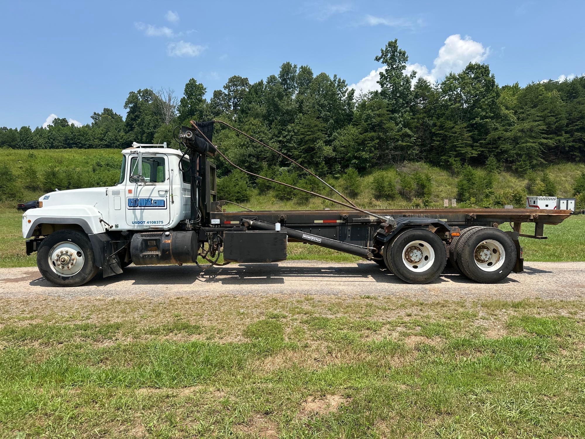 1999 Mack RD688S