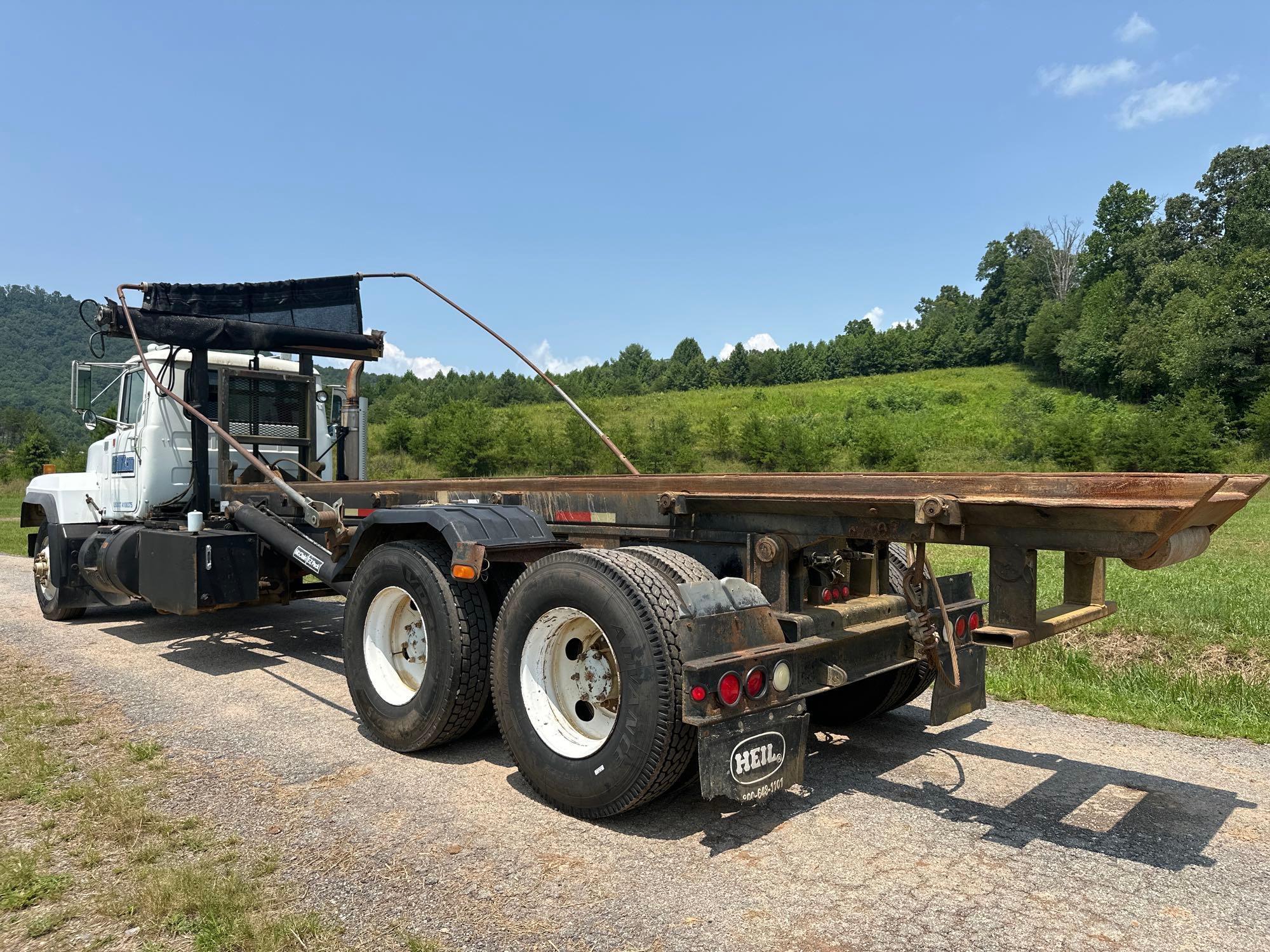 1999 Mack RD688S
