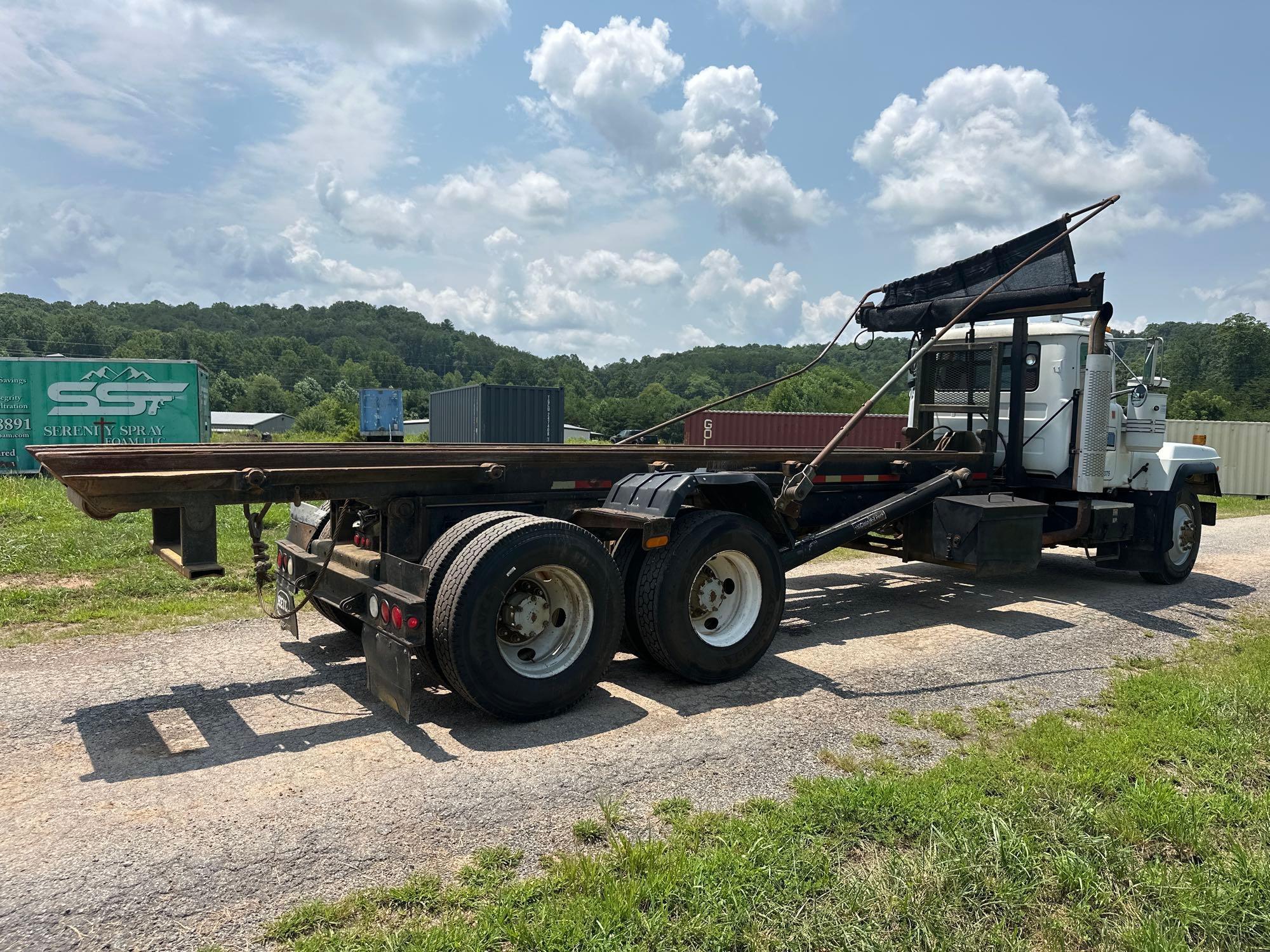 1999 Mack RD688S