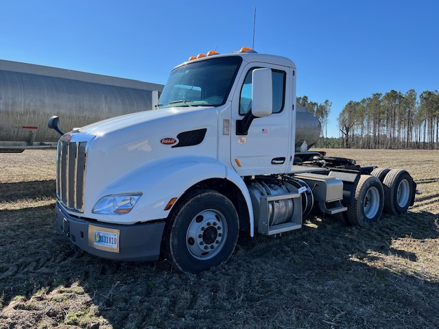 Photo of a 2022 Peterbilt 579