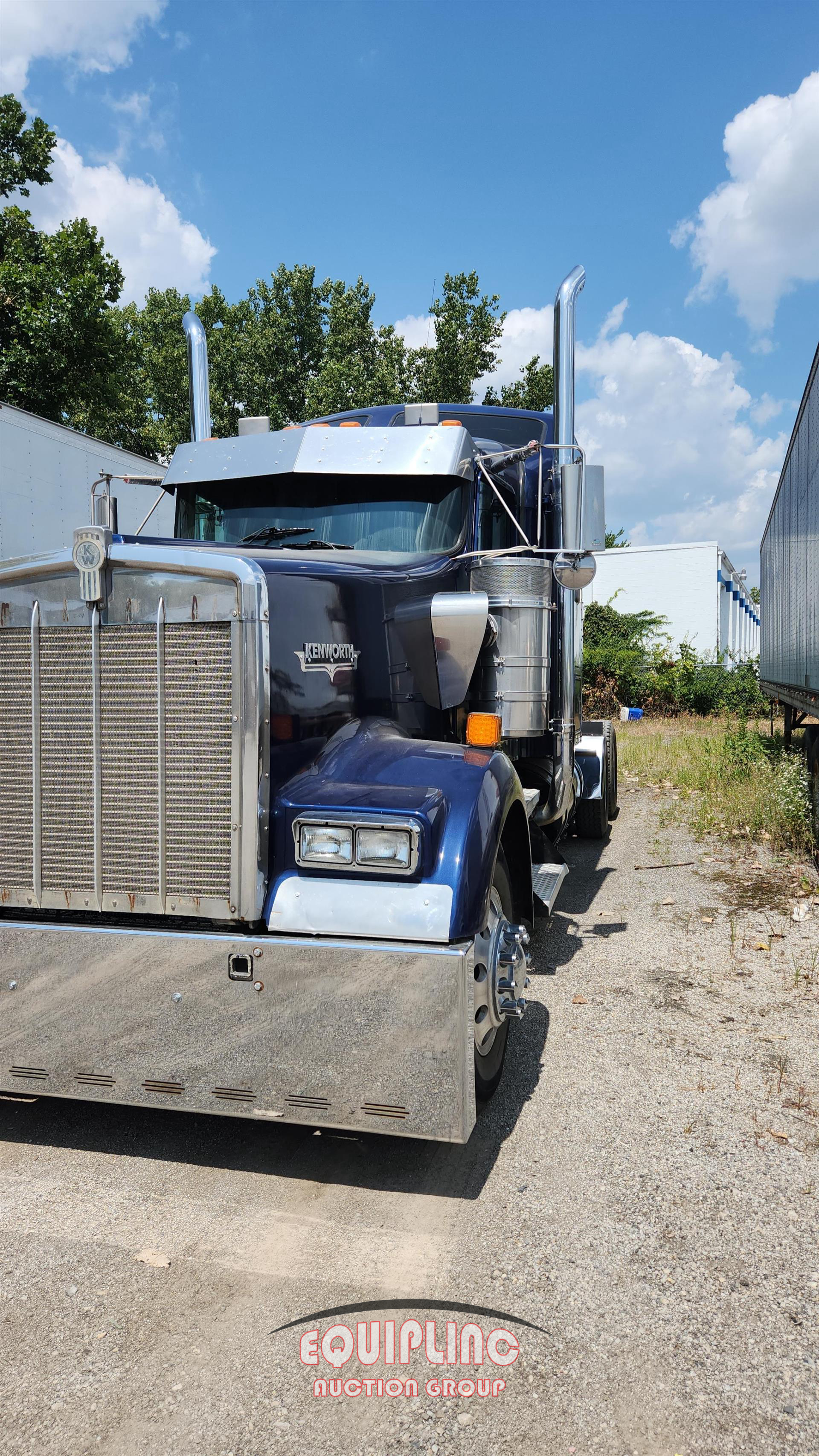 Photo of a 1999 Kenworth W900