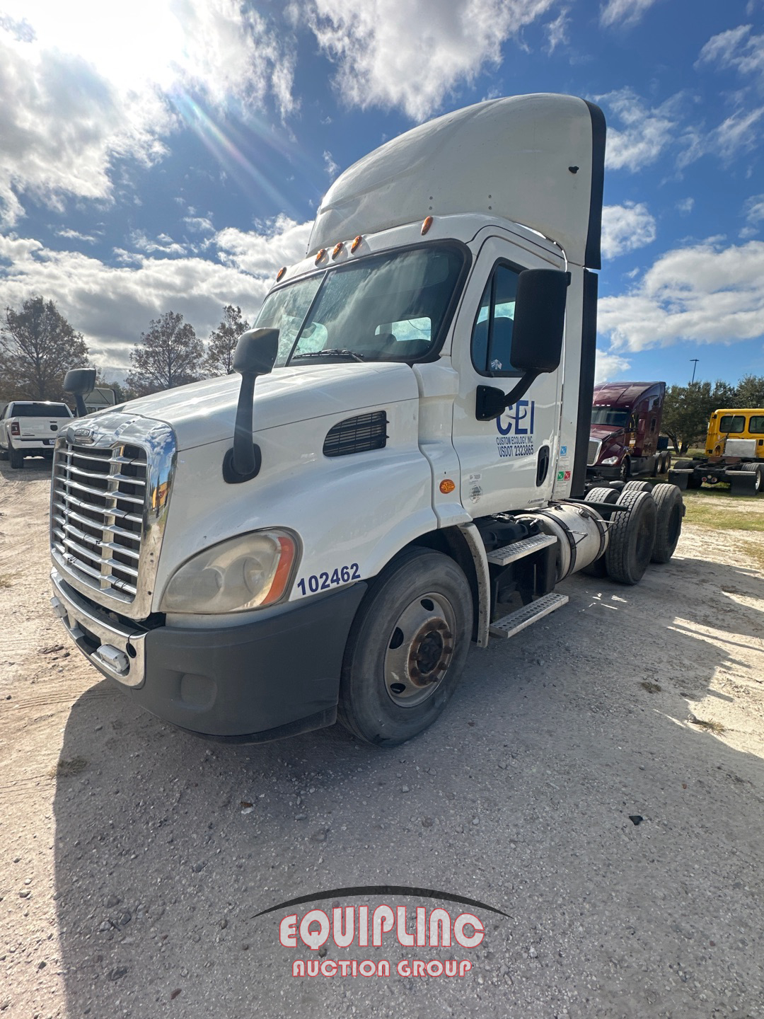 2018 FREIGHTLINER CASCADIA TANDEM AXLE DAY  CAB